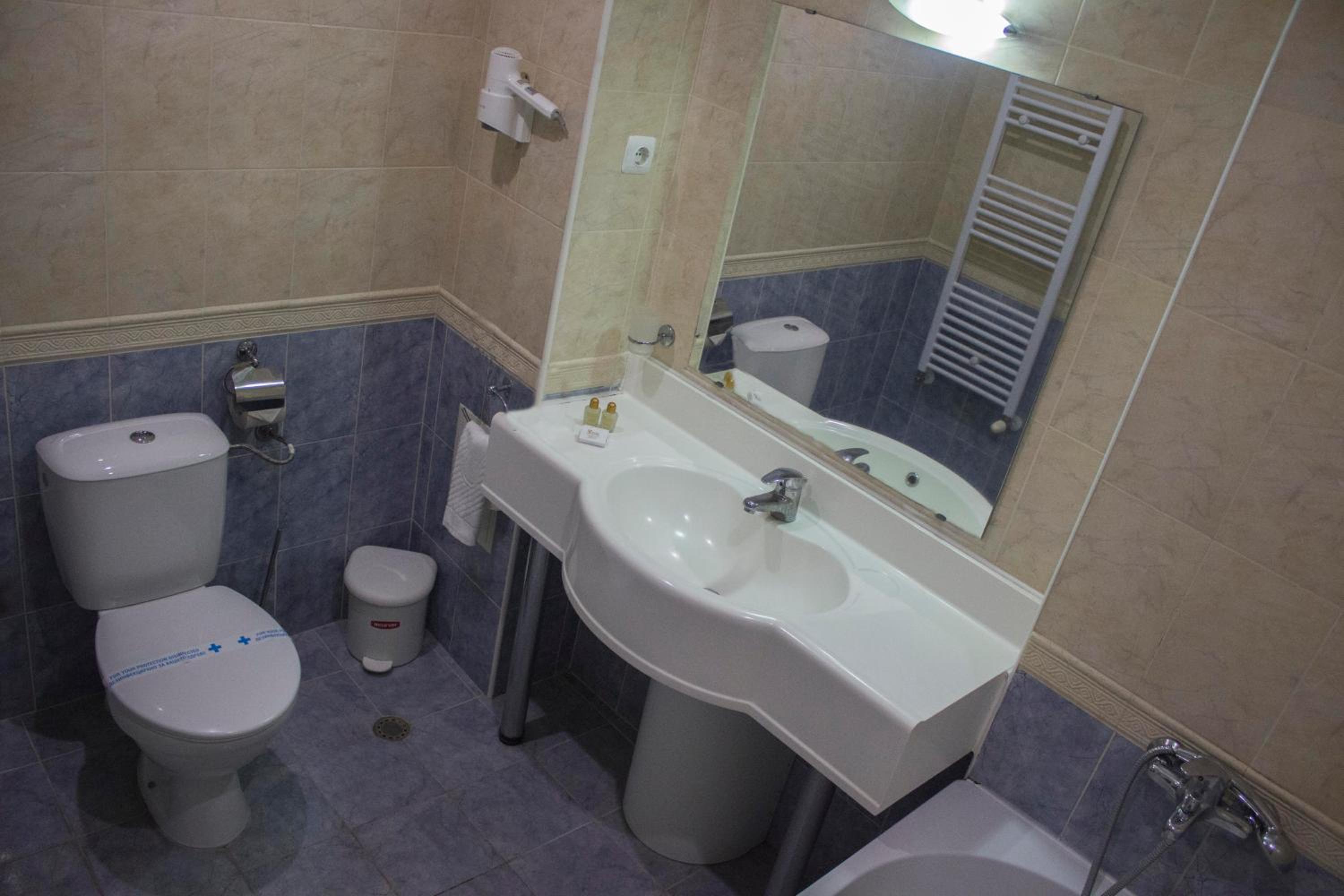 Twin Room with Balcony photo 3