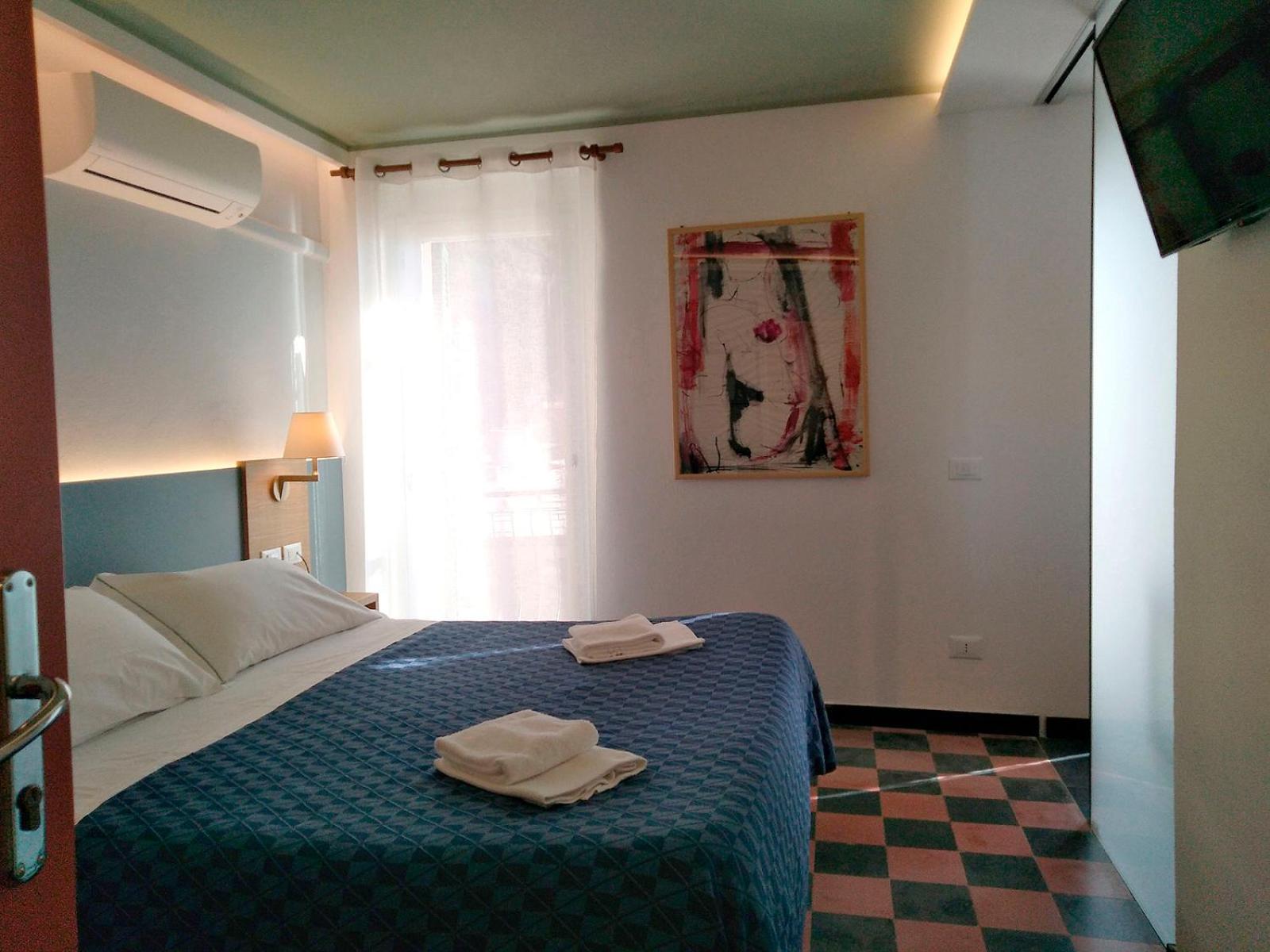 Double Room with Balcony and Sea View photo 3