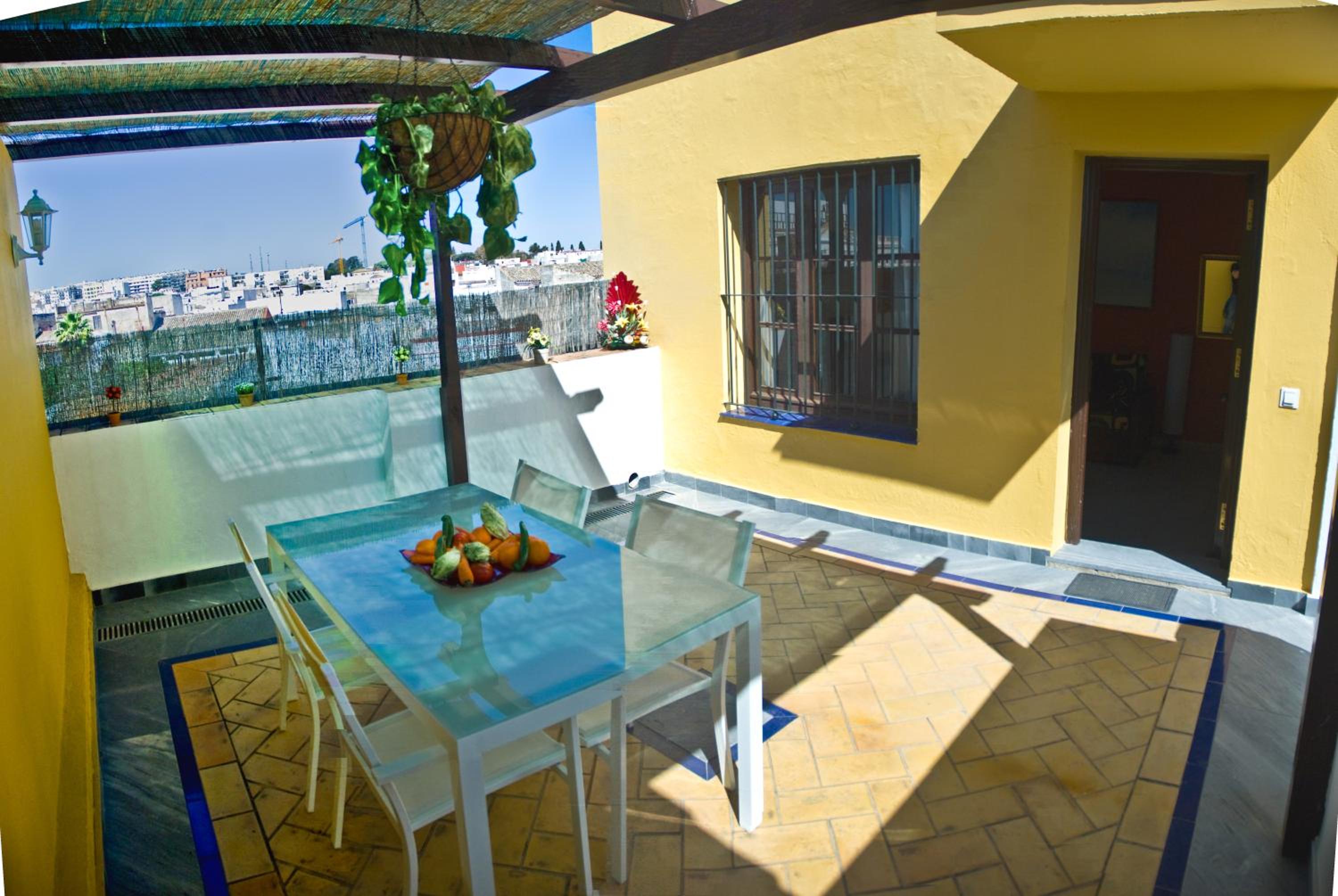 Two-Bedroom Penthouse Apartment - Photo 4