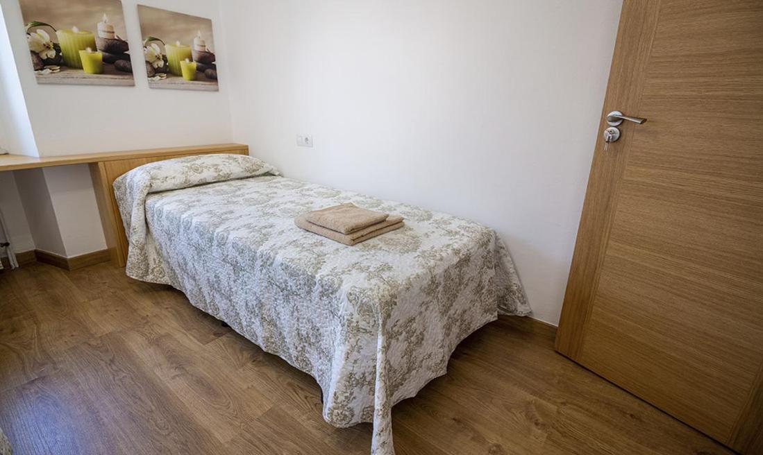 Six-Bedroom House photo 2