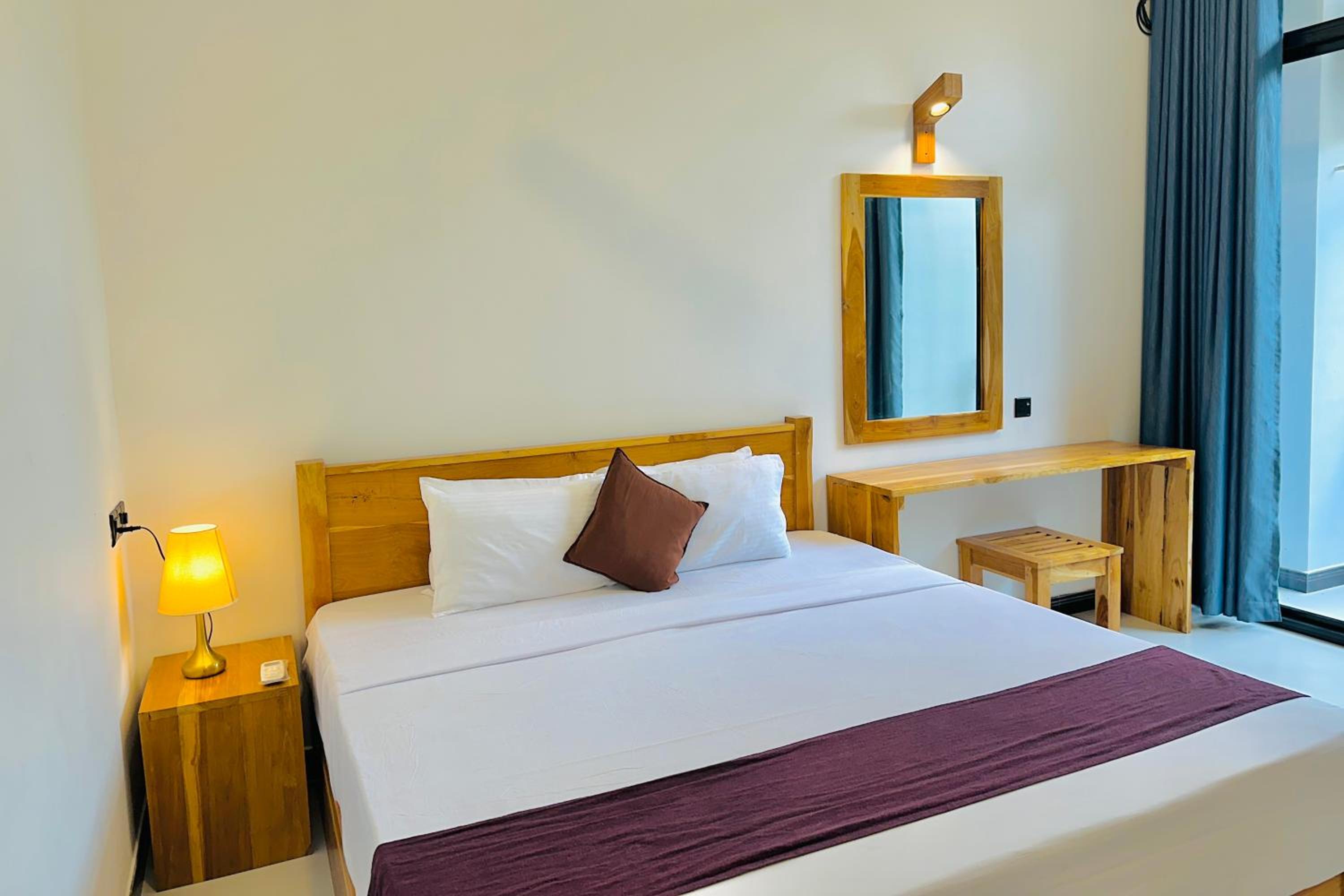 Deluxe Double Room with Balcony photo 3