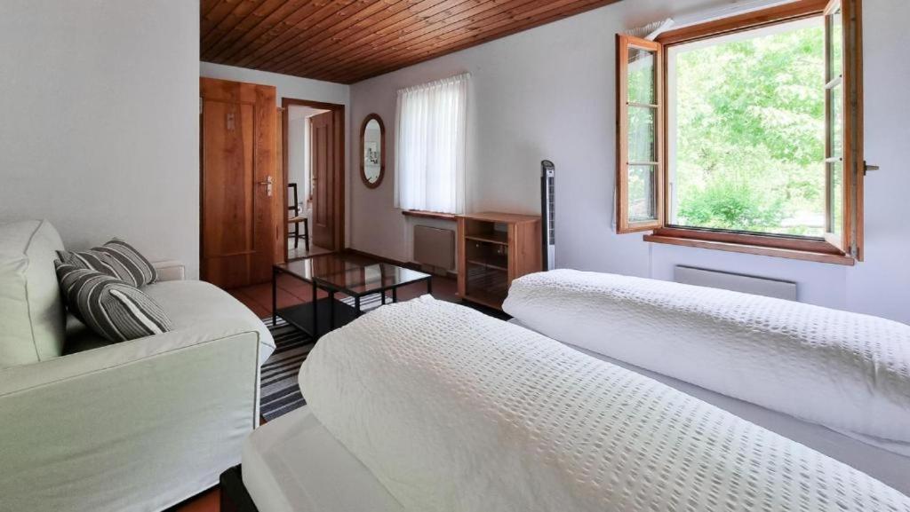 Deluxe Double Room (2 Adults + 1 Child)