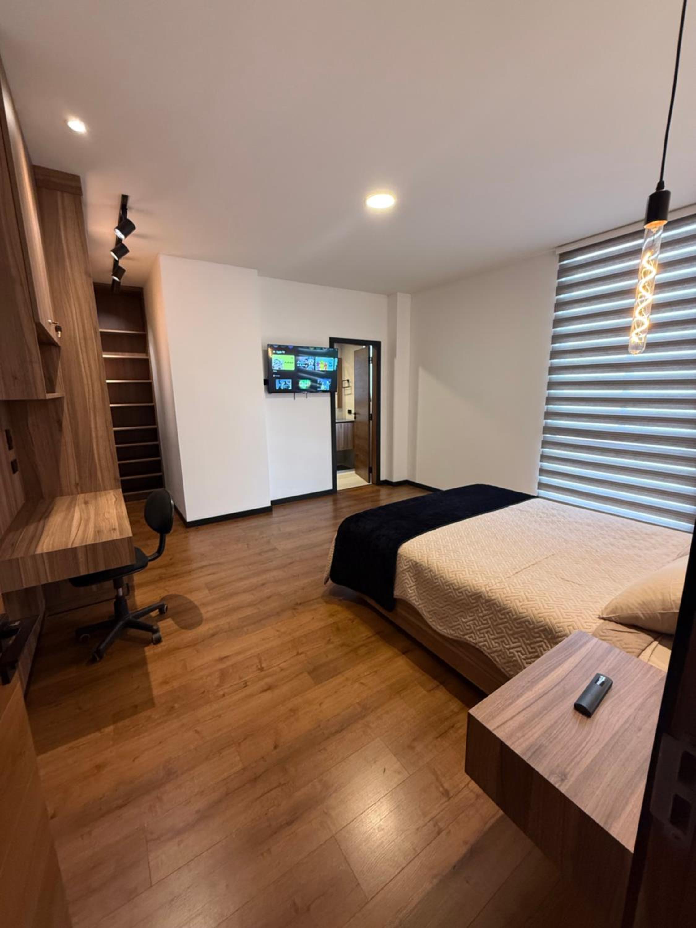 One-Bedroom Apartment photo 2
