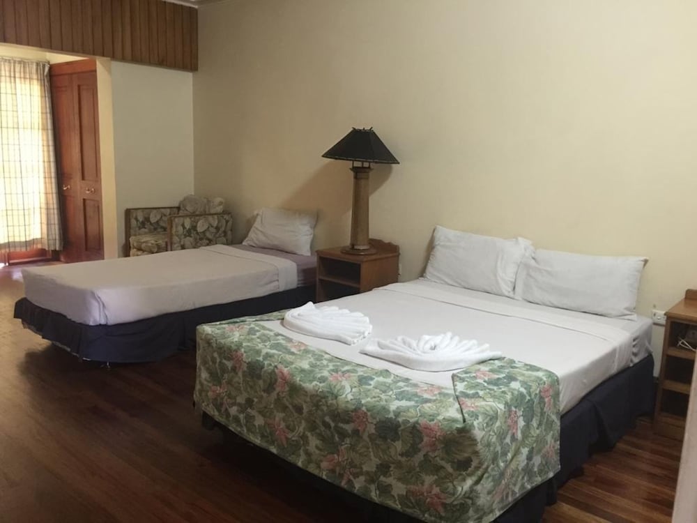Deluxe Room, City and Partial Sea View photo 1