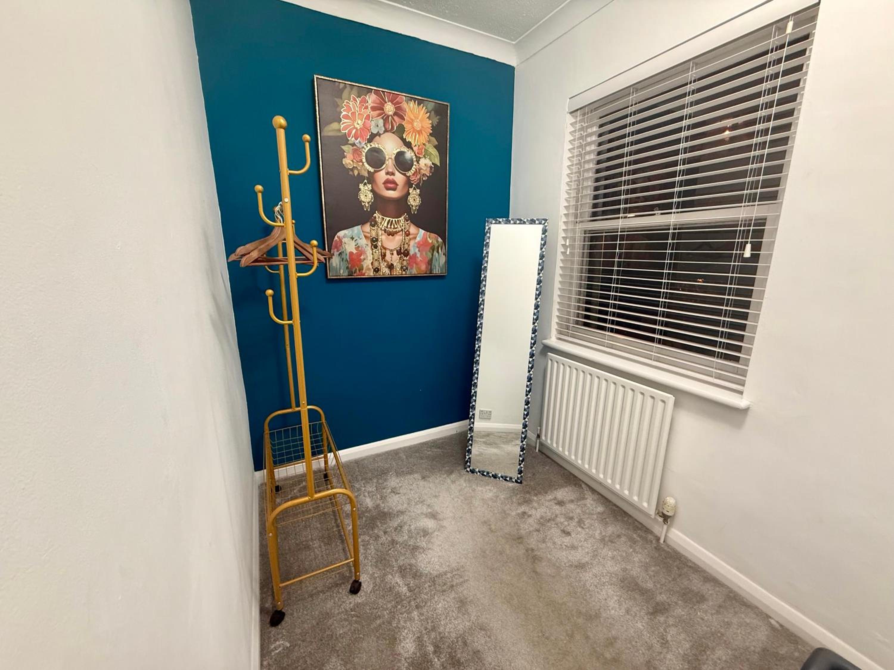 One-Bedroom Apartment photo 3