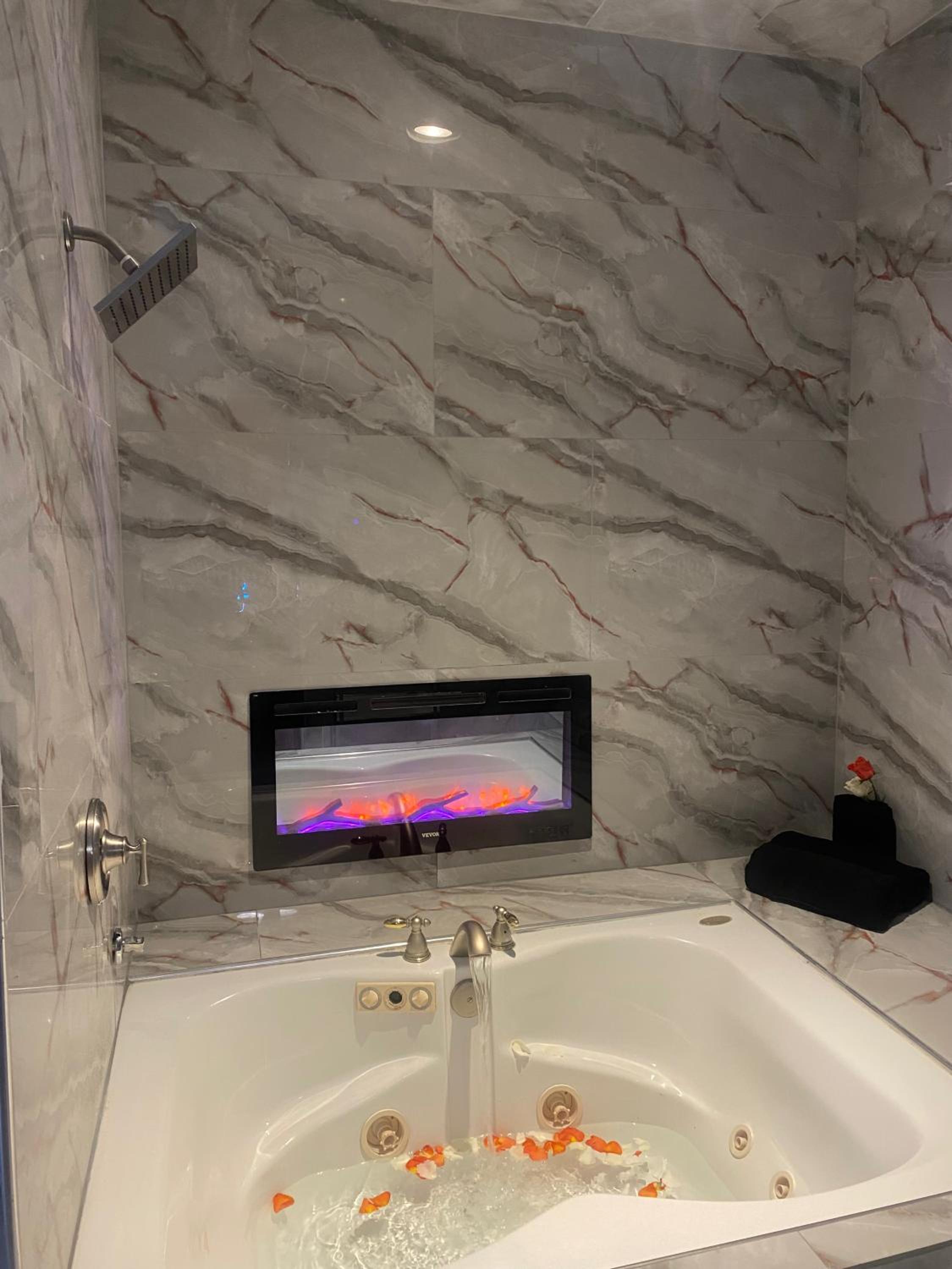Queen Room with Spa Bath