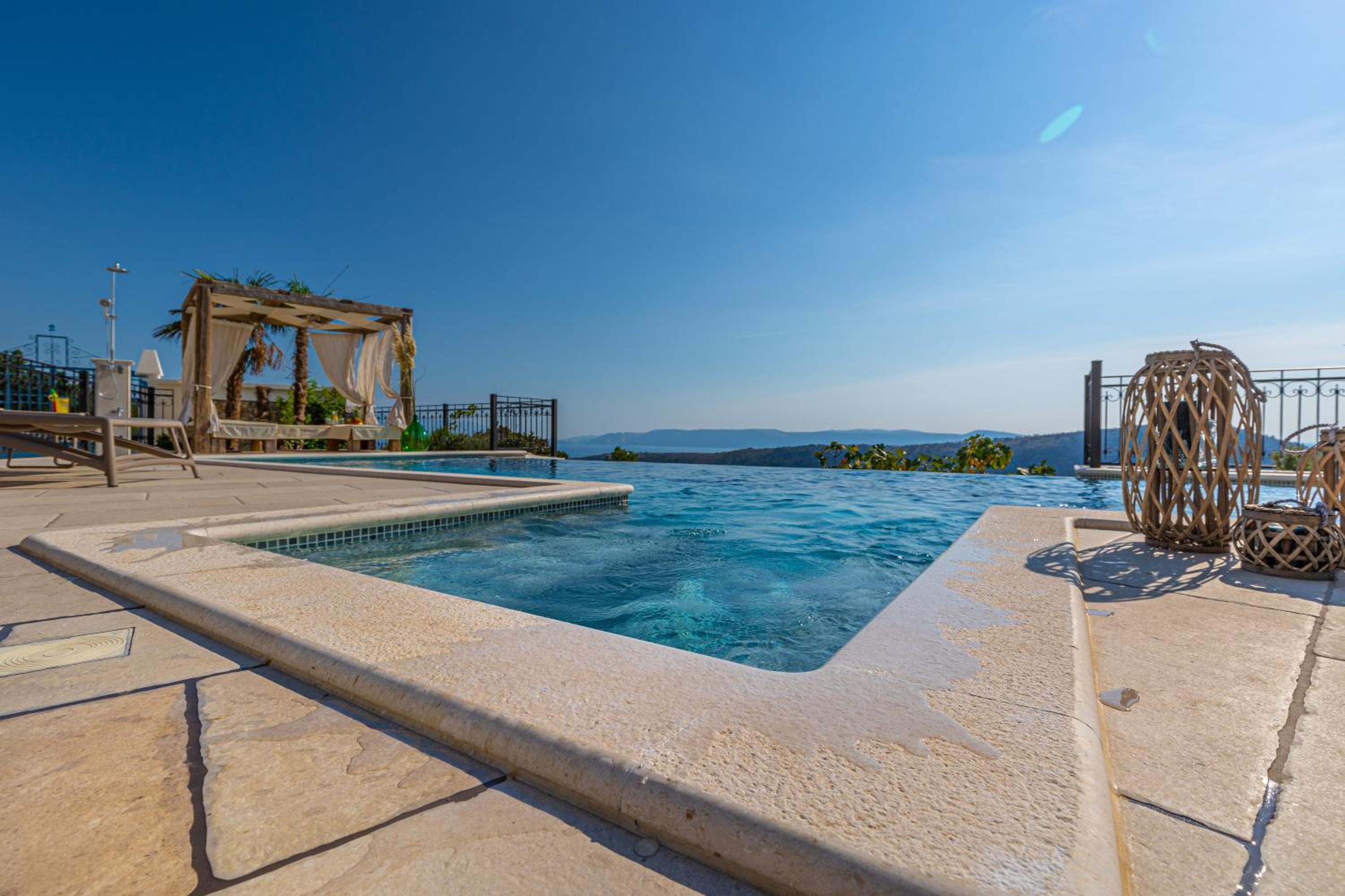Villa photo 2