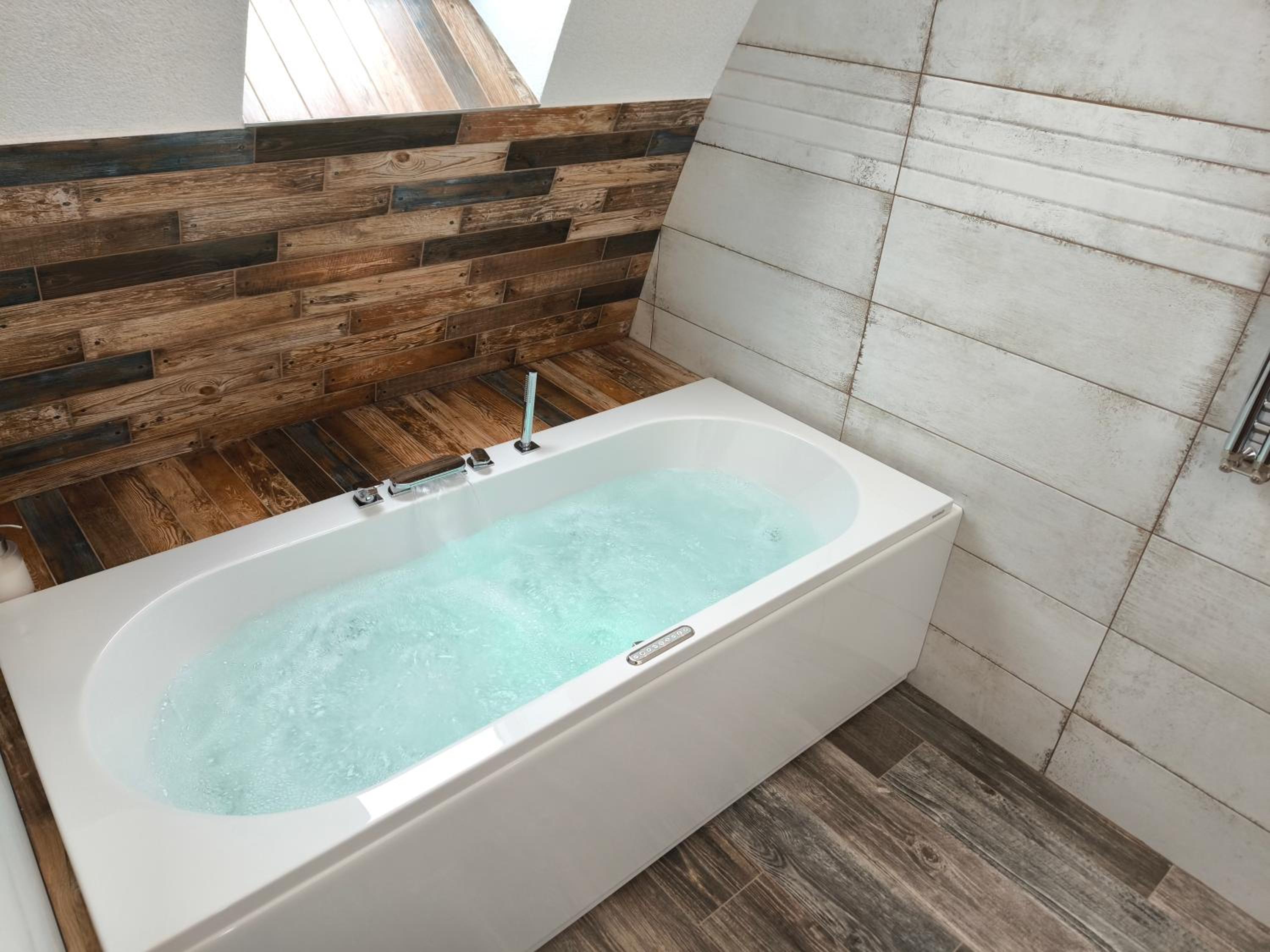 One-Bedroom Apartment with Spa Bath