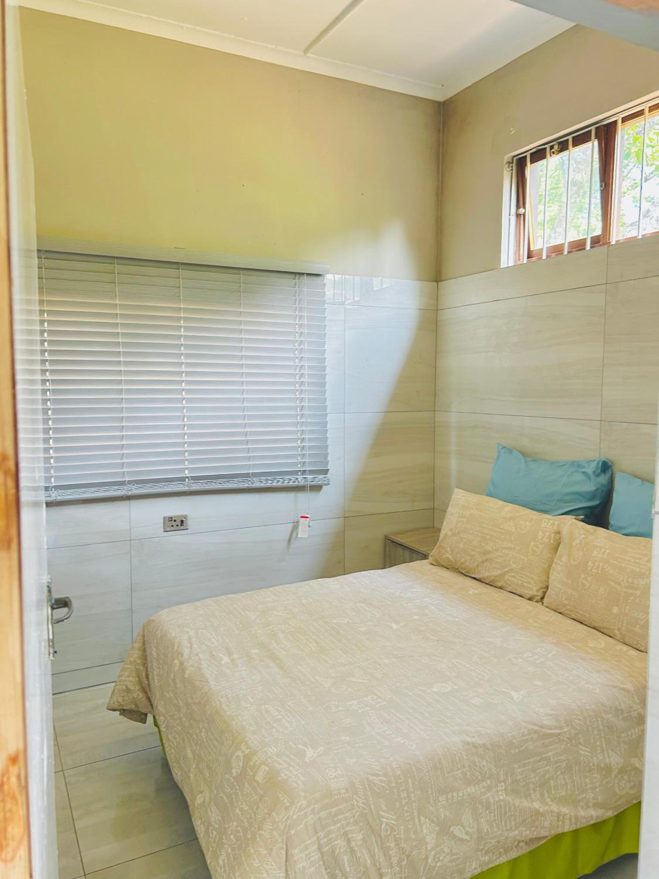 Budget Double Room photo 3
