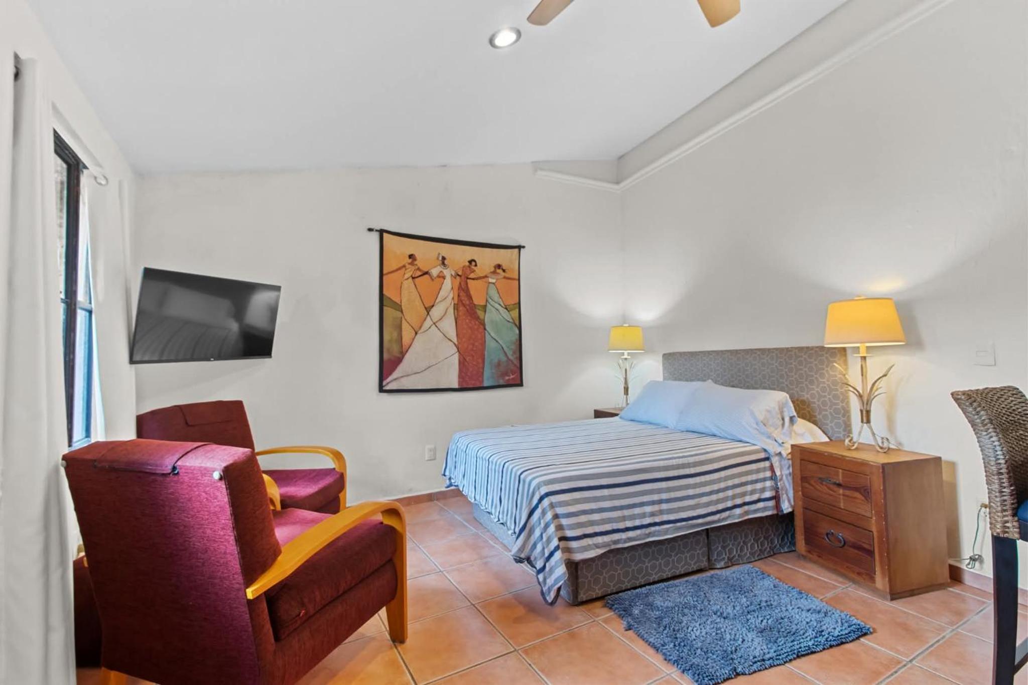 One-Bedroom Apartment photo 1