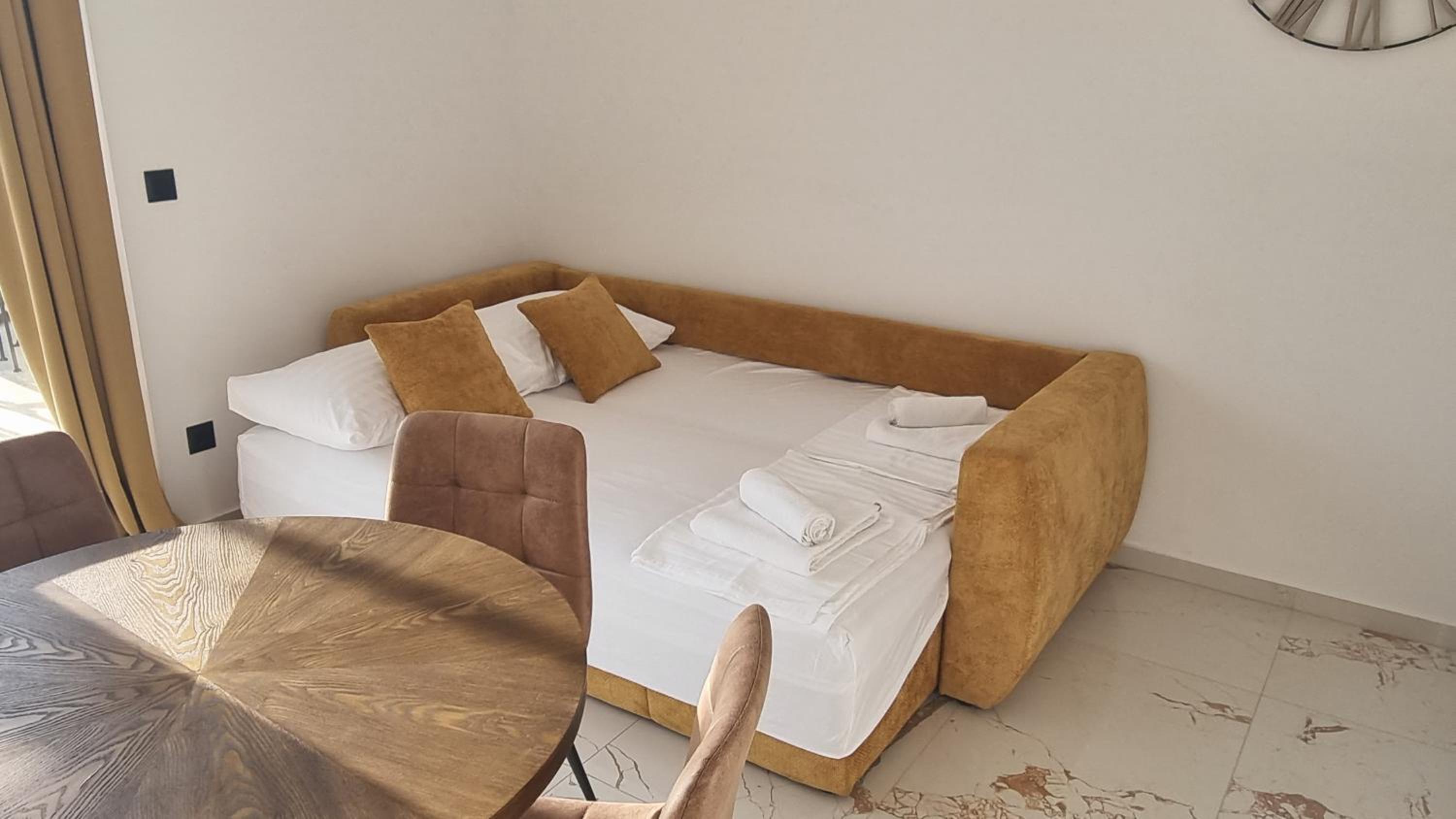 Two-Bedroom Deluxe Apartment with Balcony photo 2