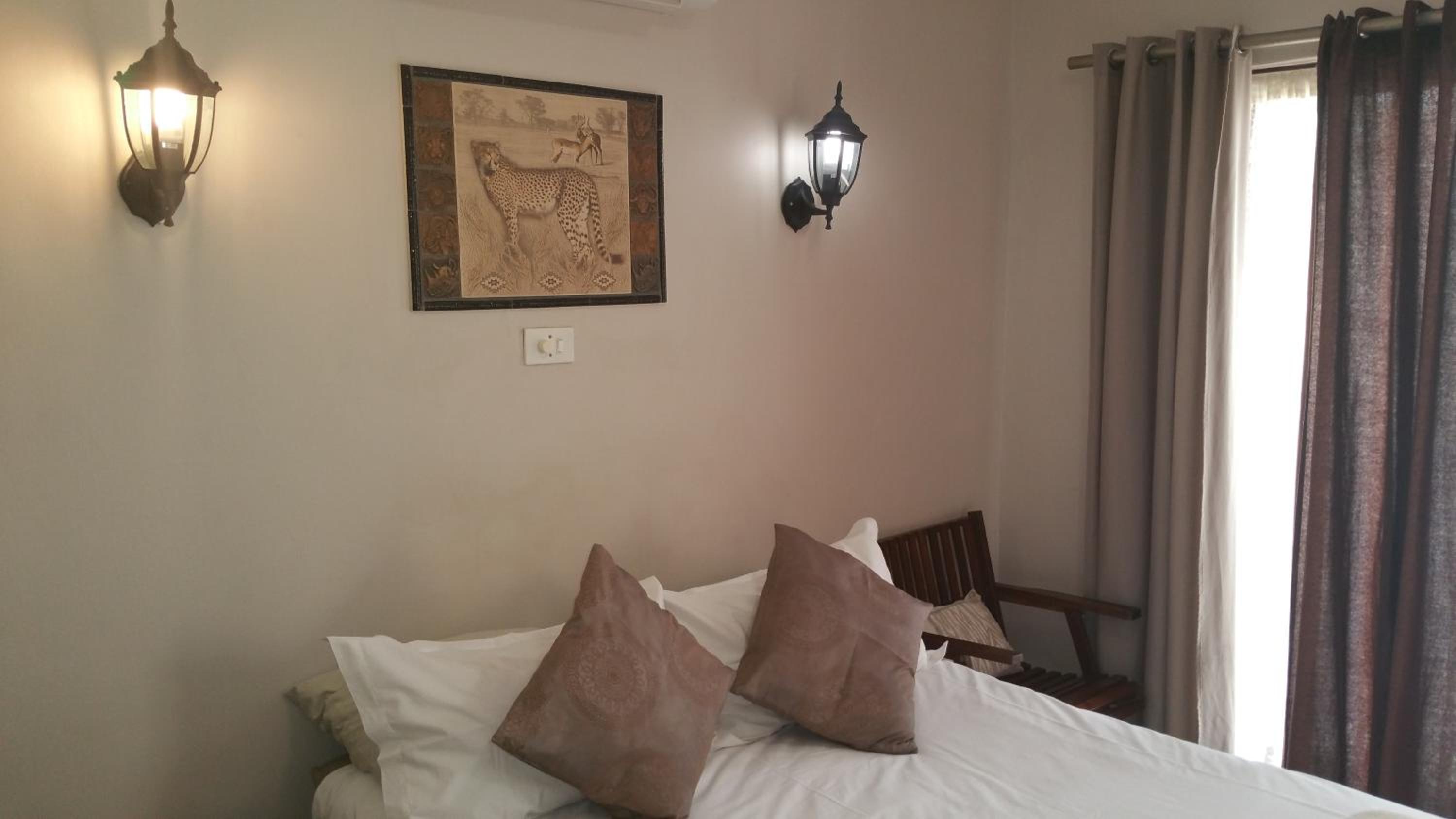 Double Room with Private Bathroom photo 2