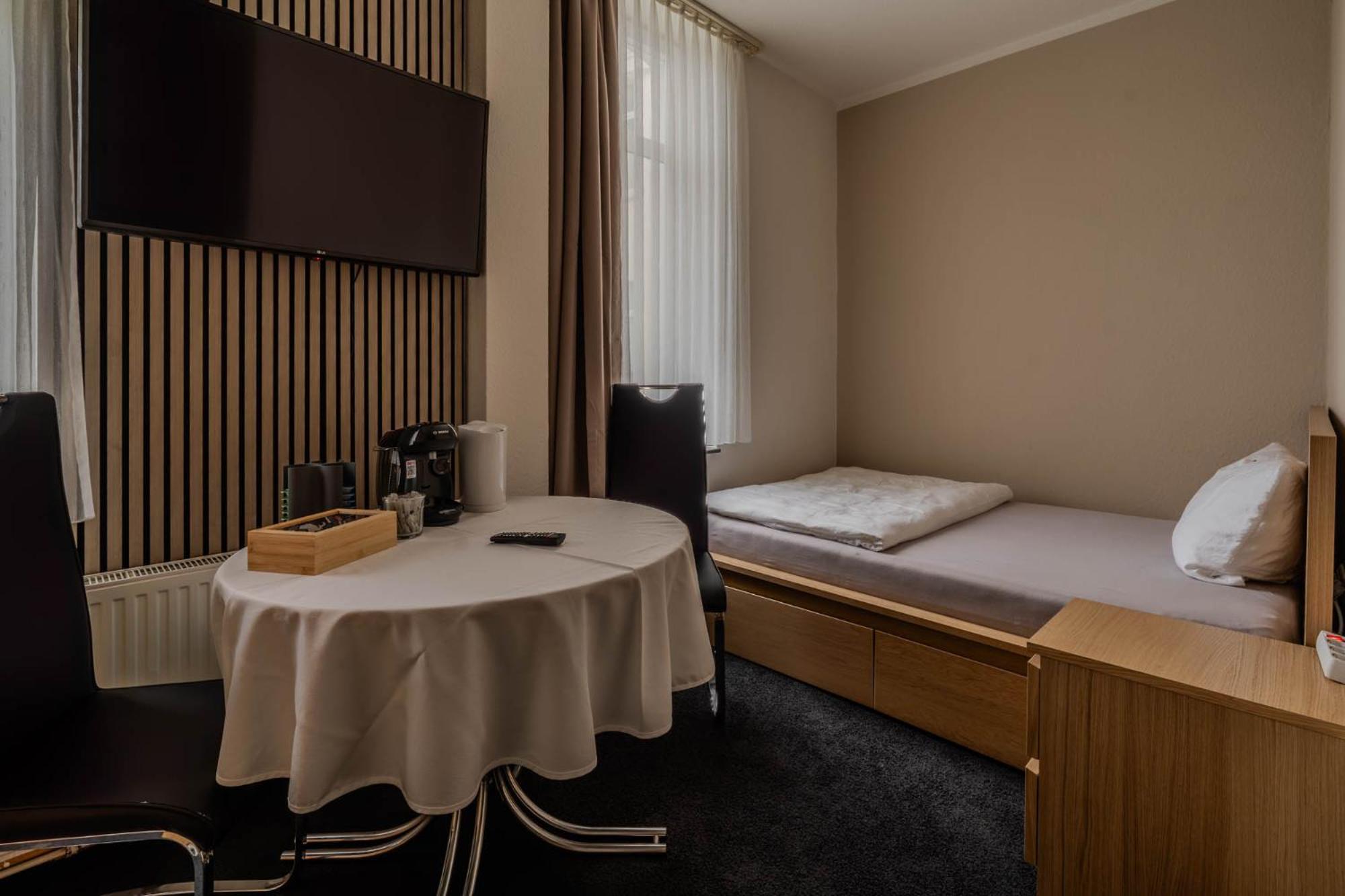 Standard Queen Room photo 1