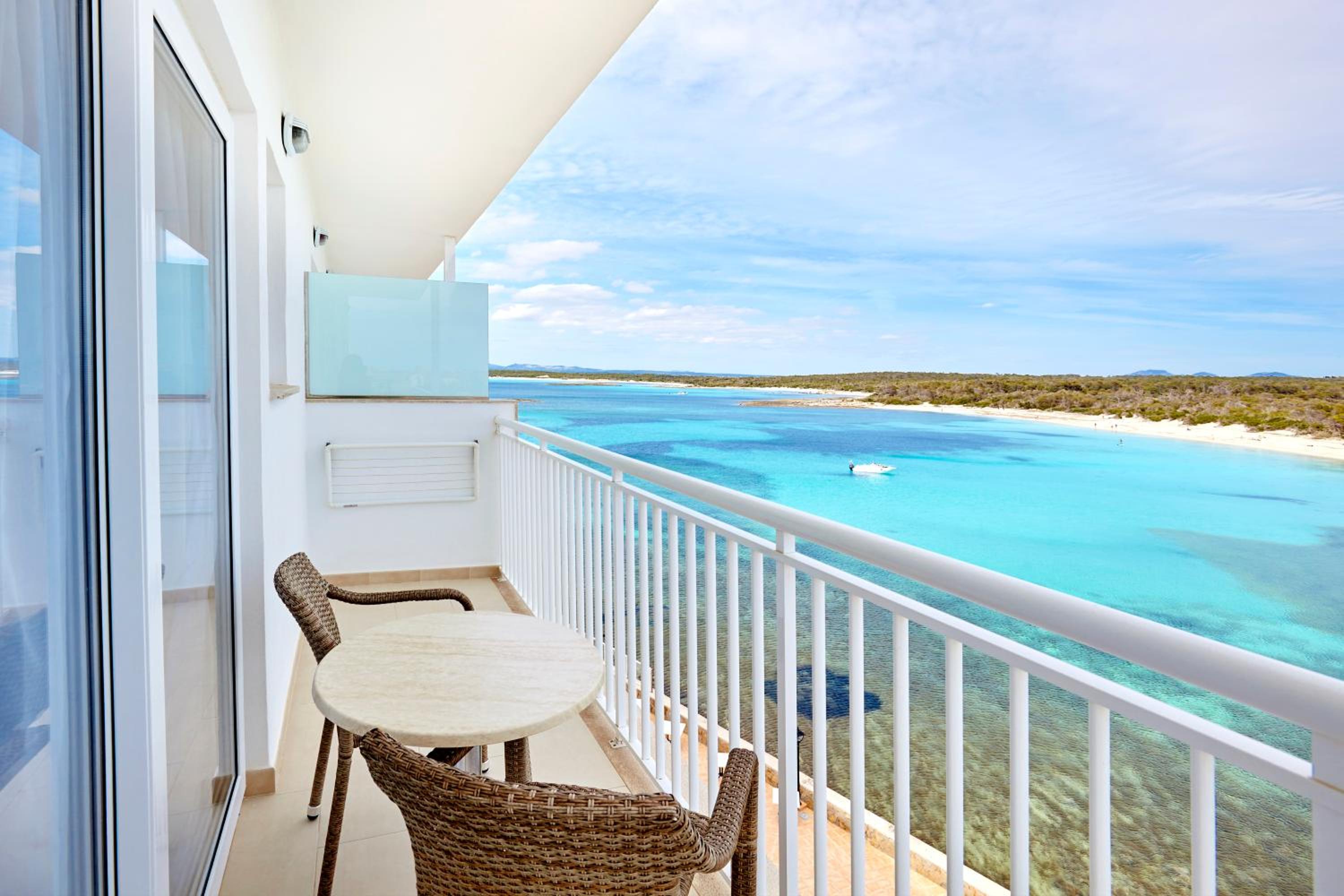 Suite with Sea View (2 Adults + 2 Children)