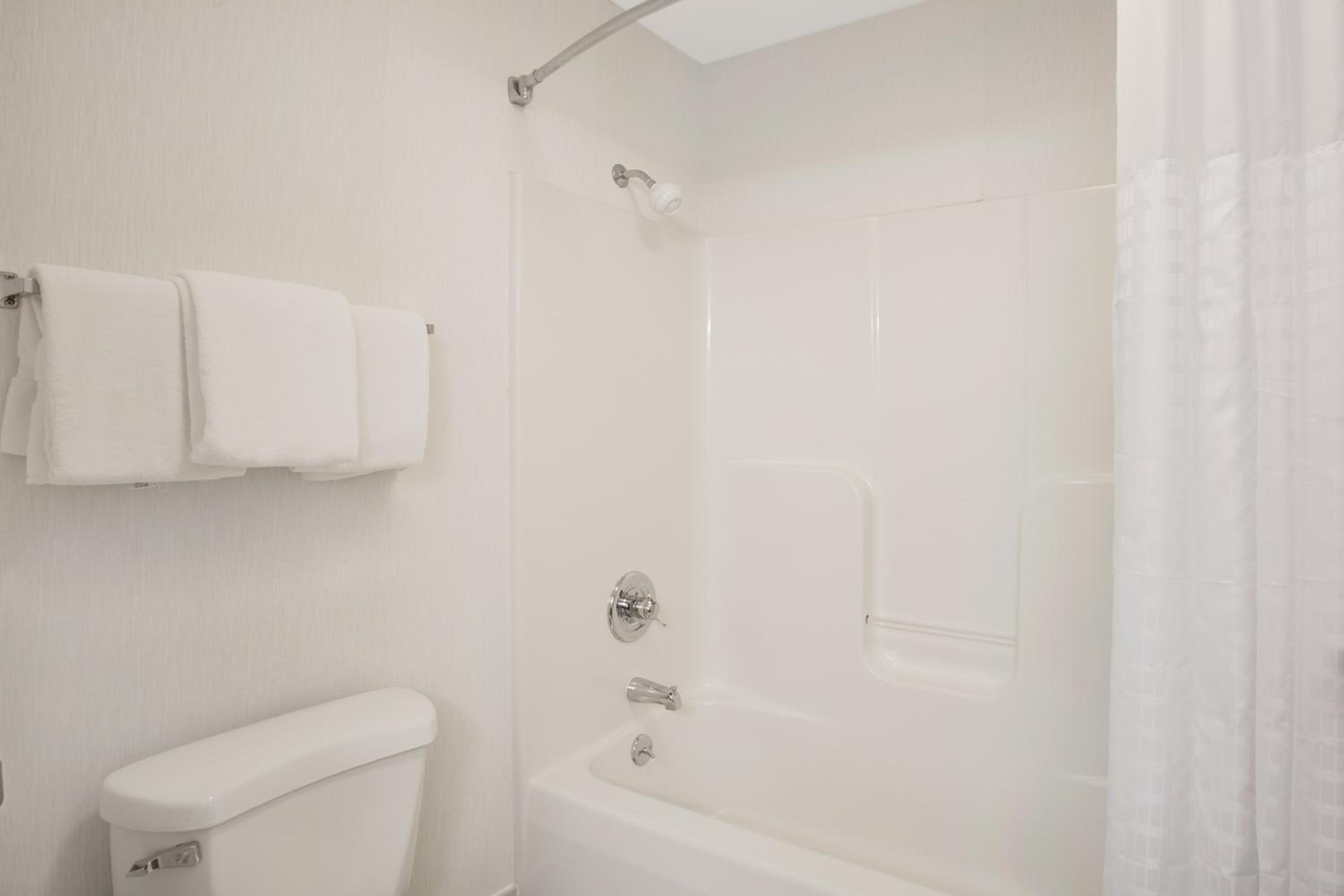 Executive Studio King Suite - Non-Smoking photo 3