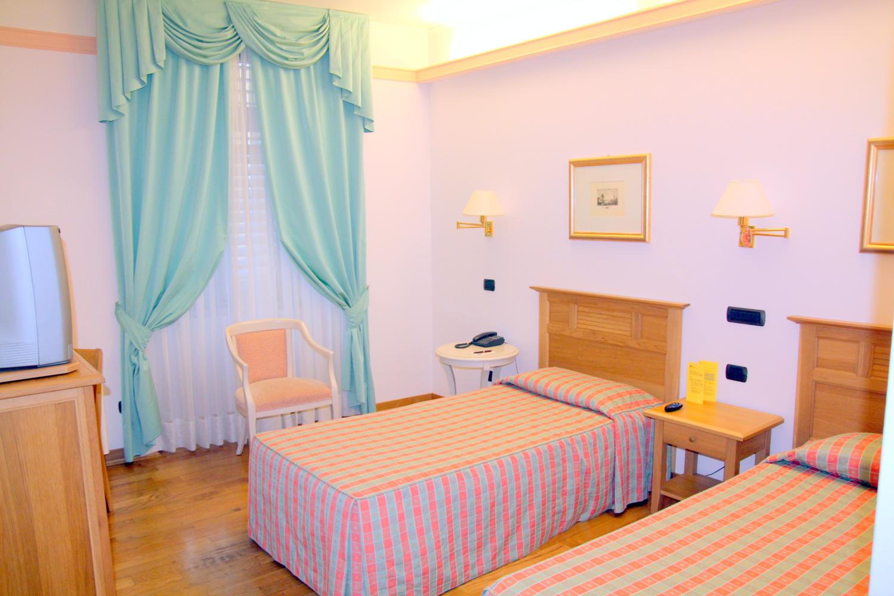 Twin Room - Photo 1