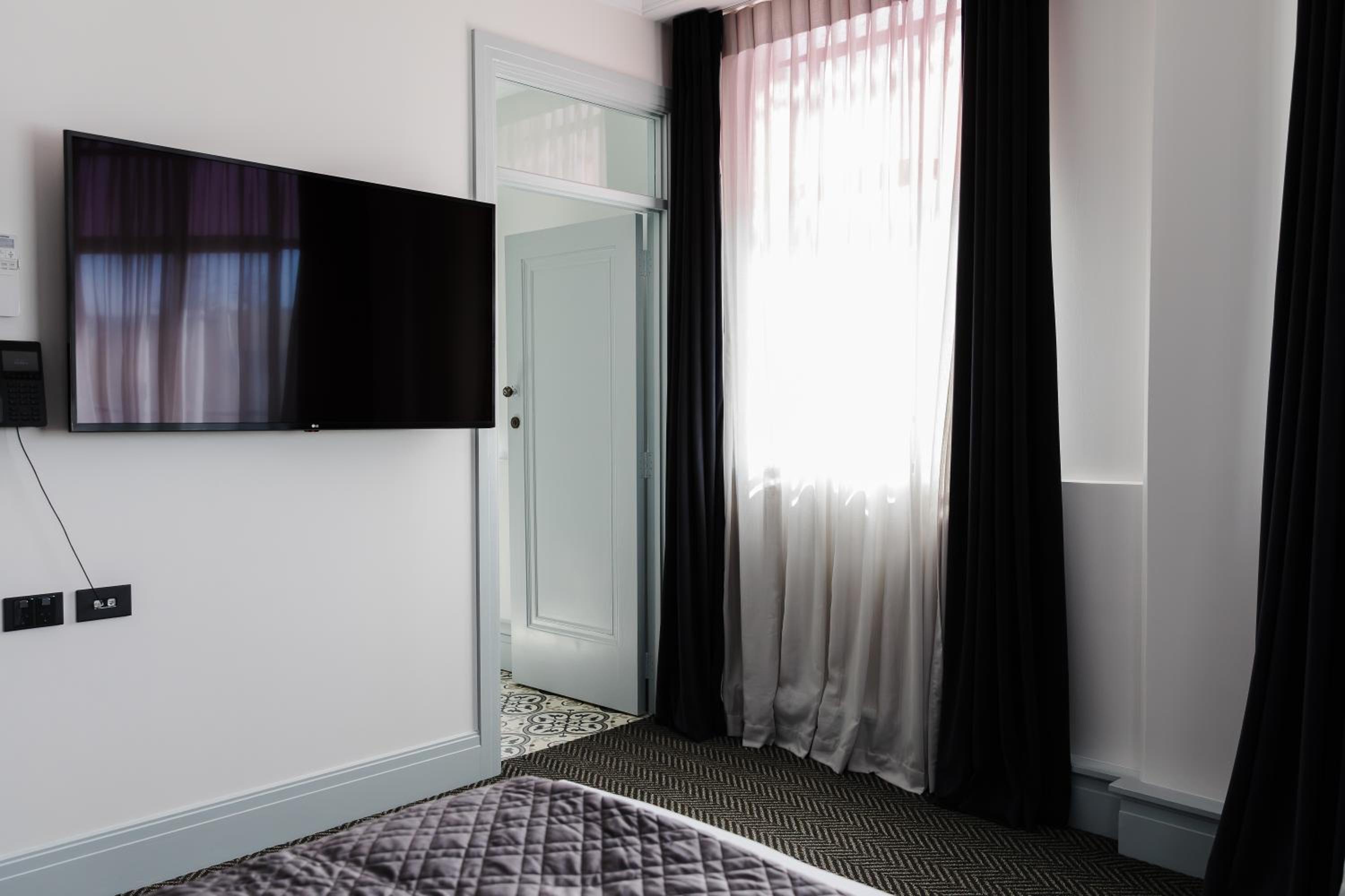 Superior King Suite