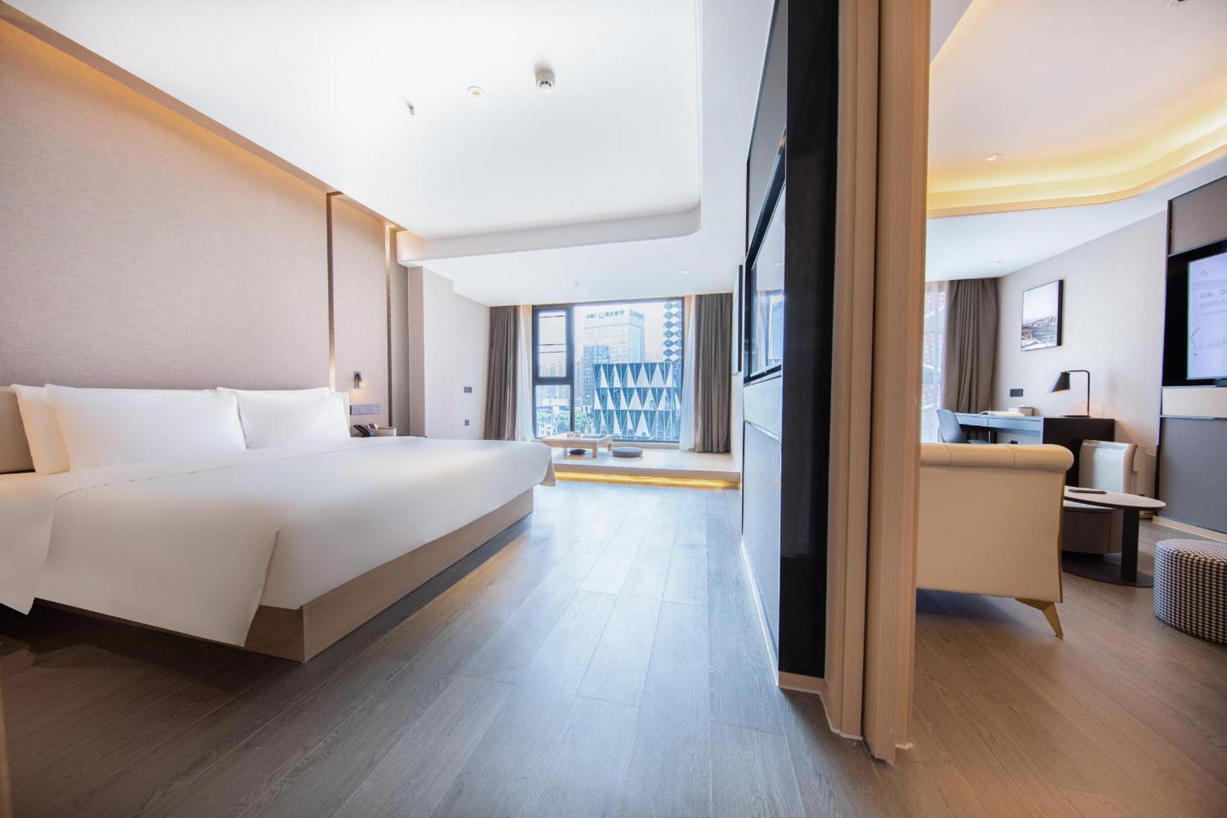Jimu Suite with City View photo 2