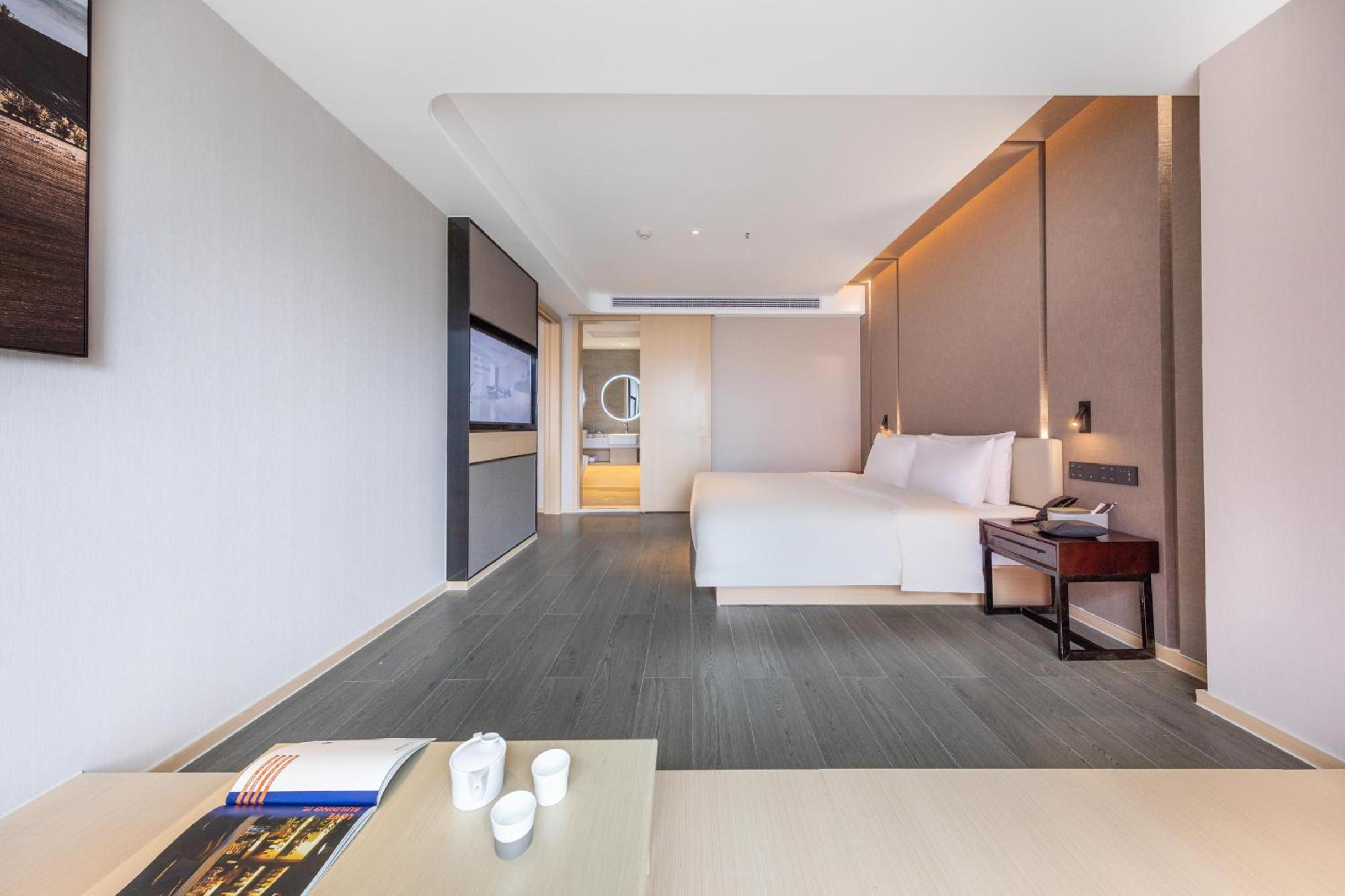 Jimu Suite with City View photo 3