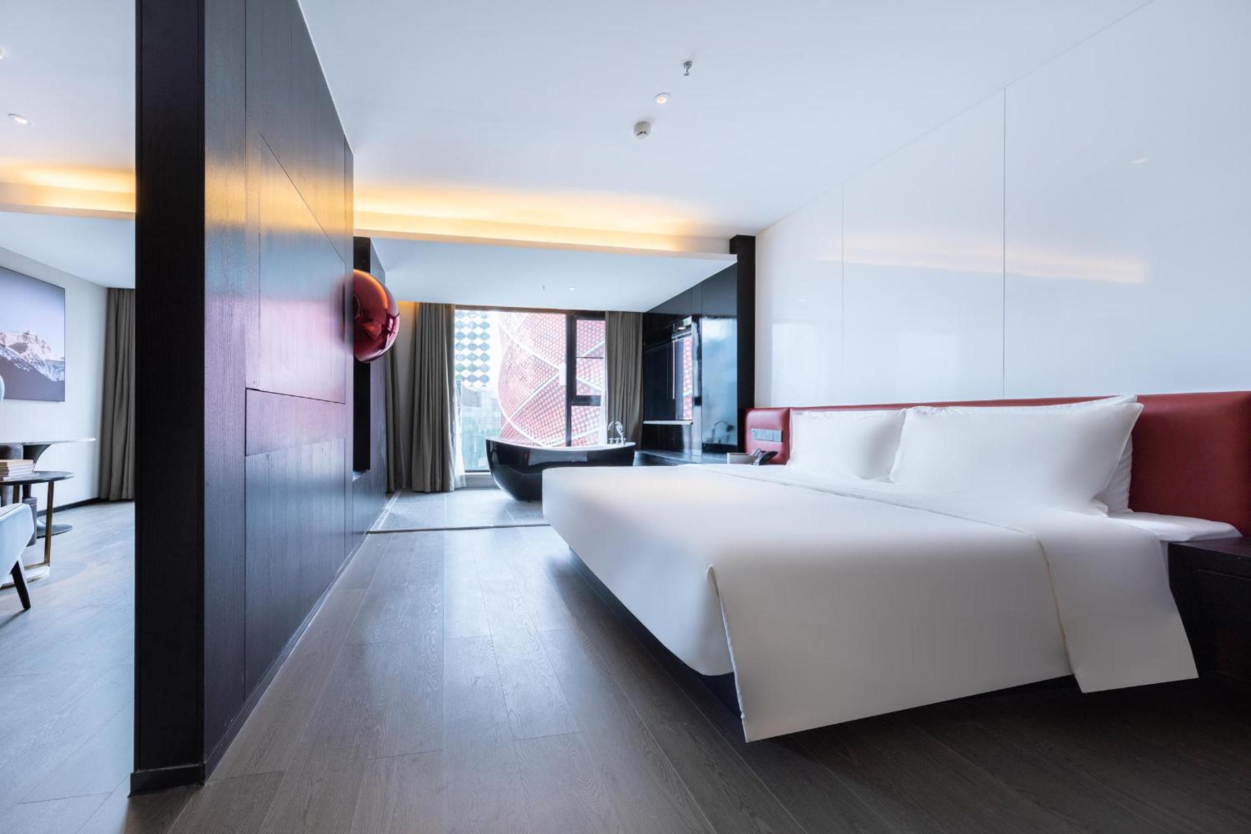 Jimu Suite with Bathtub photo 1