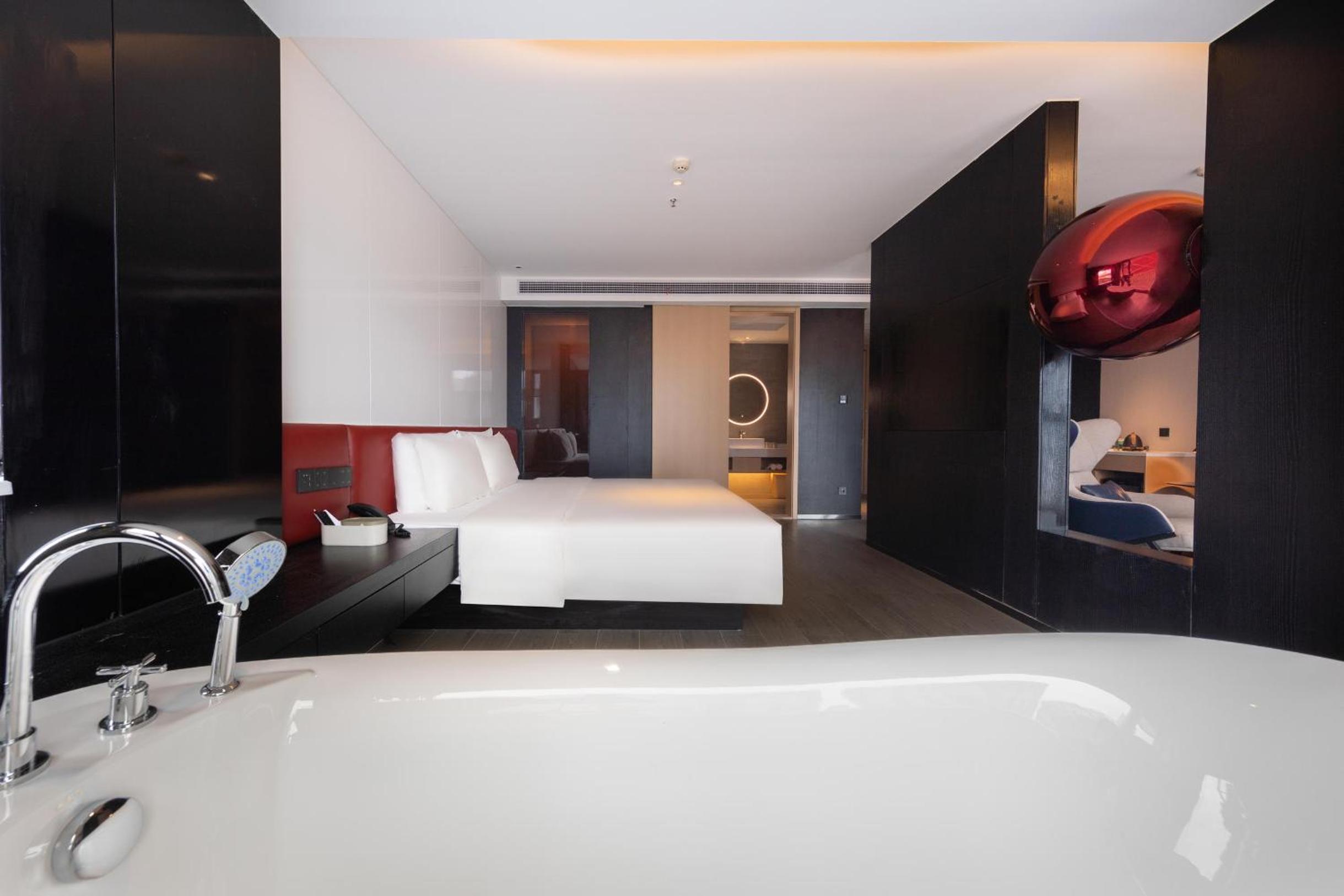 Jimu Suite with Bathtub photo 2