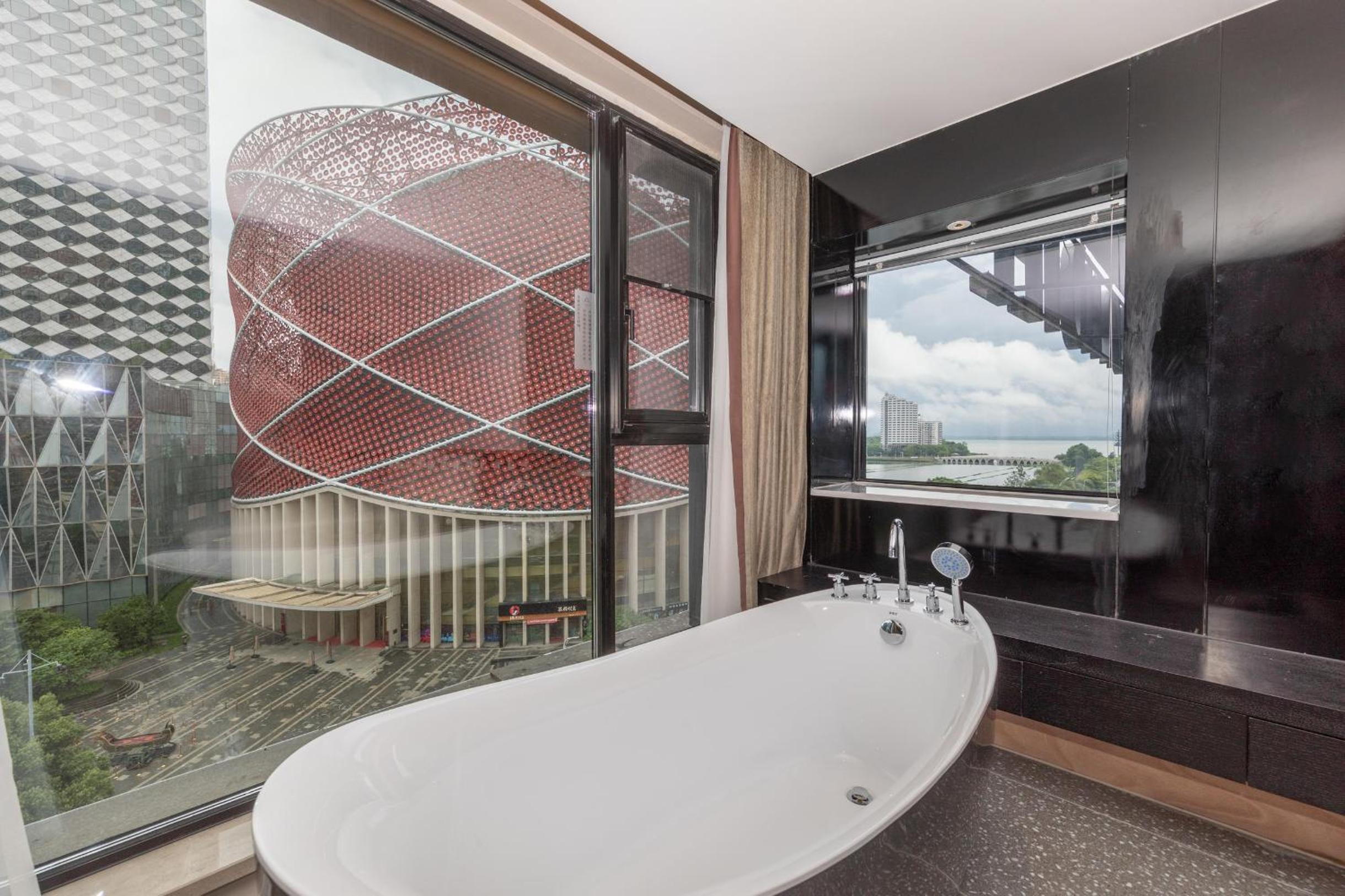 Jimu Suite with Bathtub photo 3