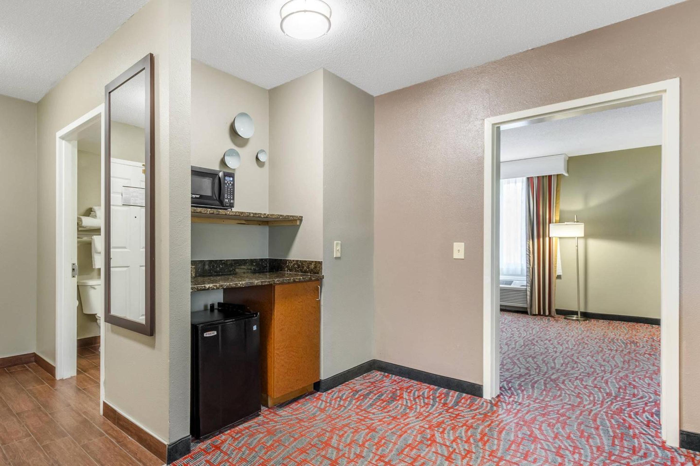 King Suite - Non Smoking - Photo 2