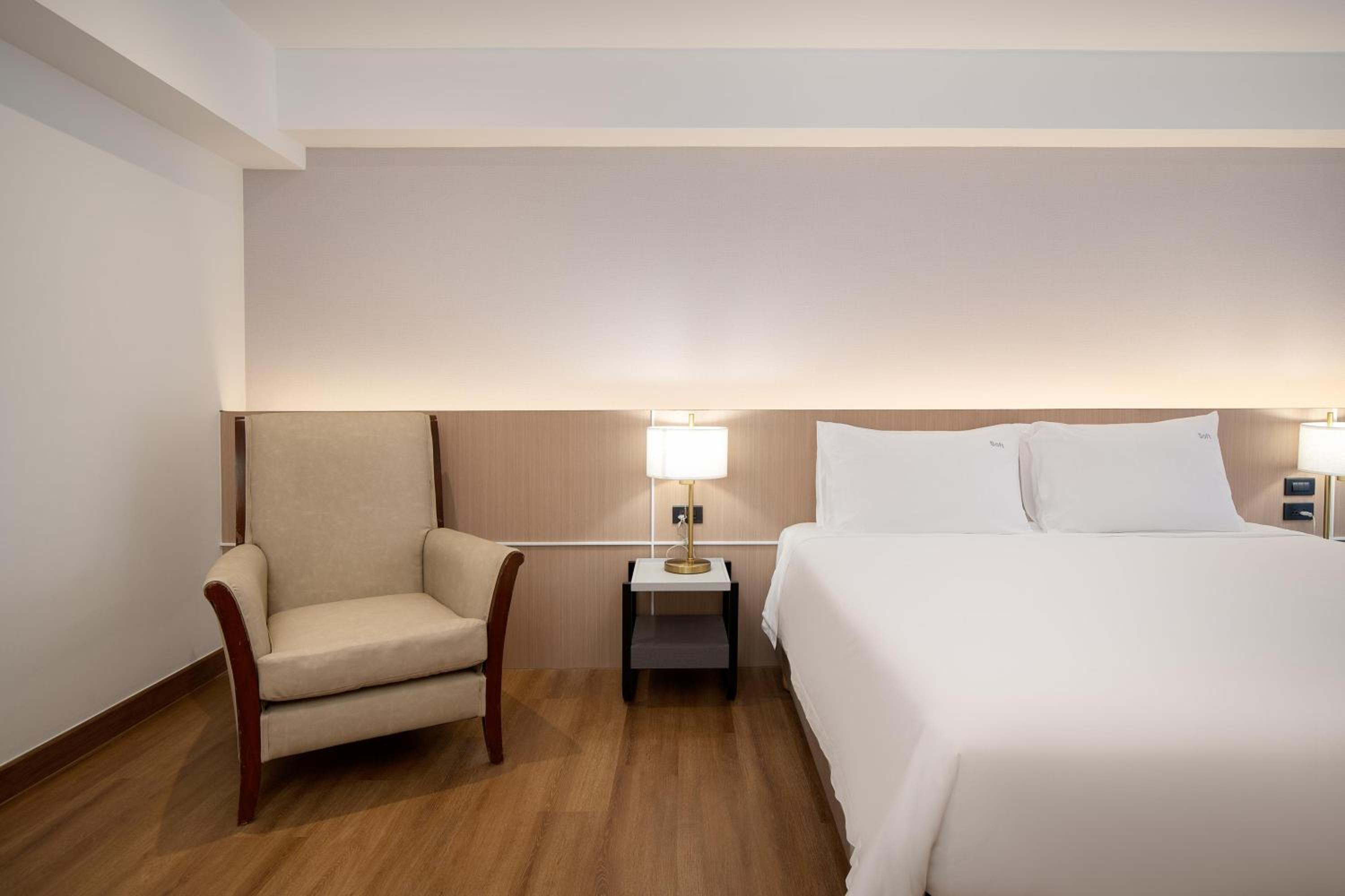 Deluxe Double Room photo 3