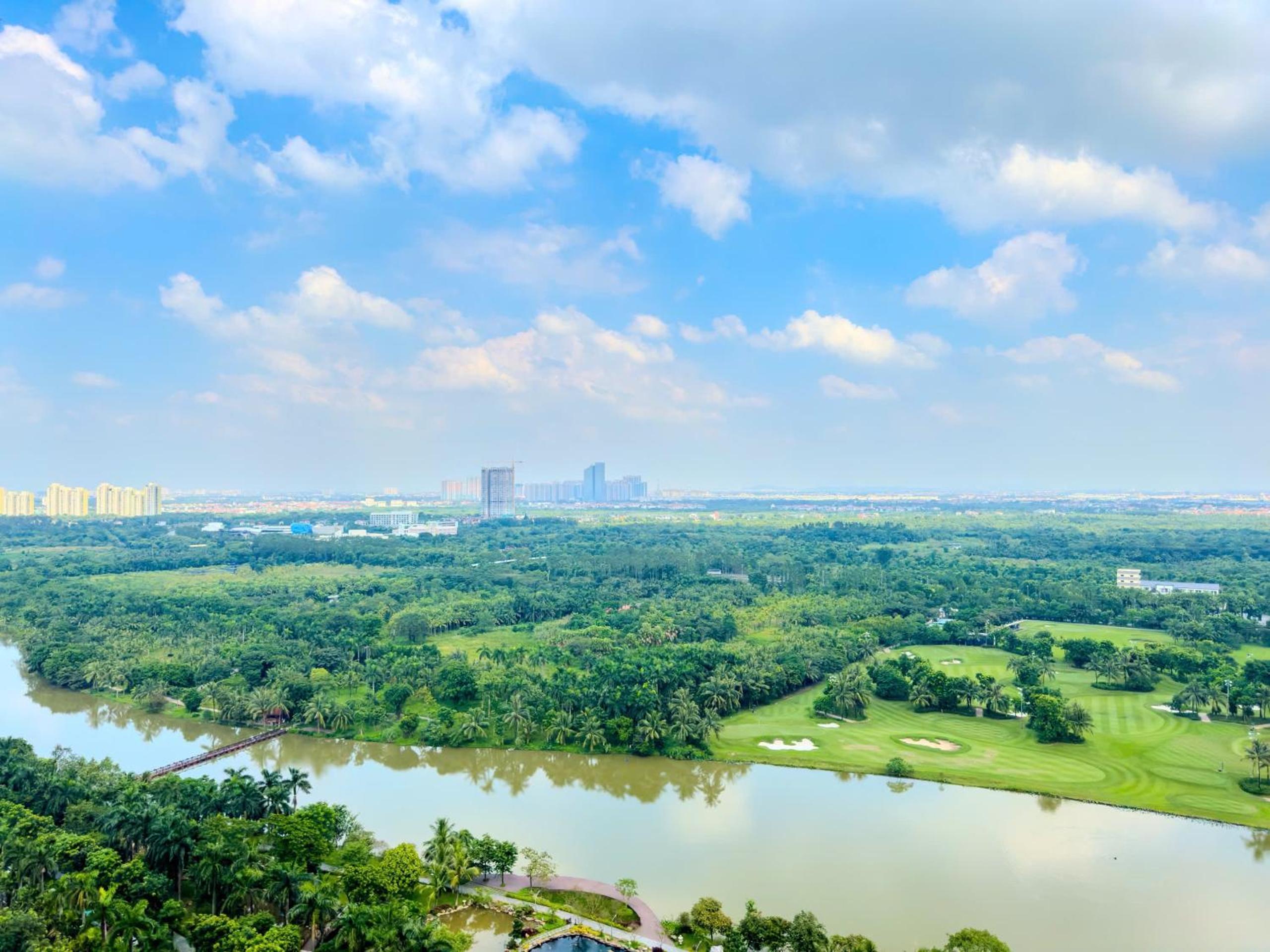 One-Bedroom Apartment with Lake View photo 1
