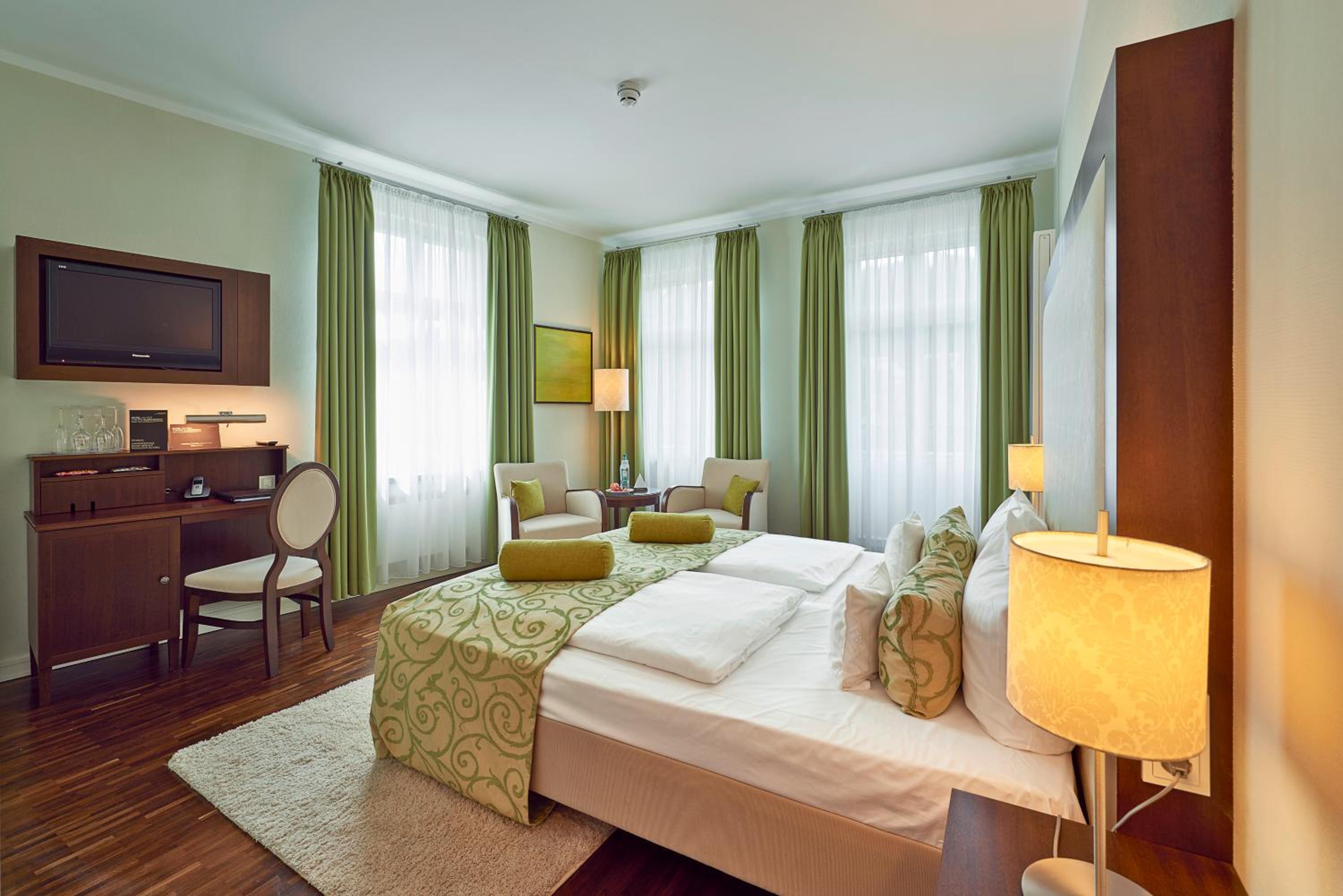 Deluxe Double Room - River Side photo 3