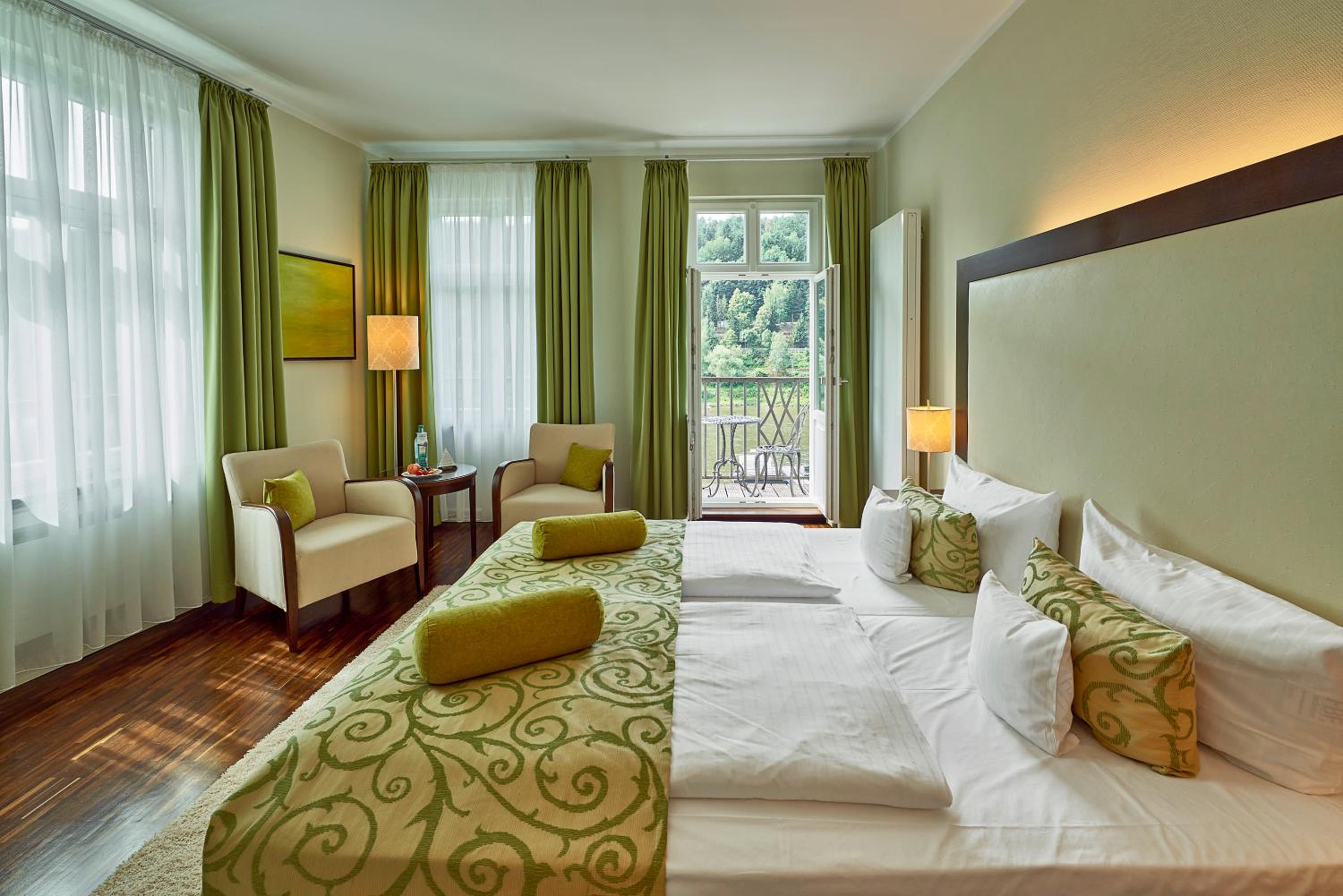 Deluxe Double Room - River Side photo 1