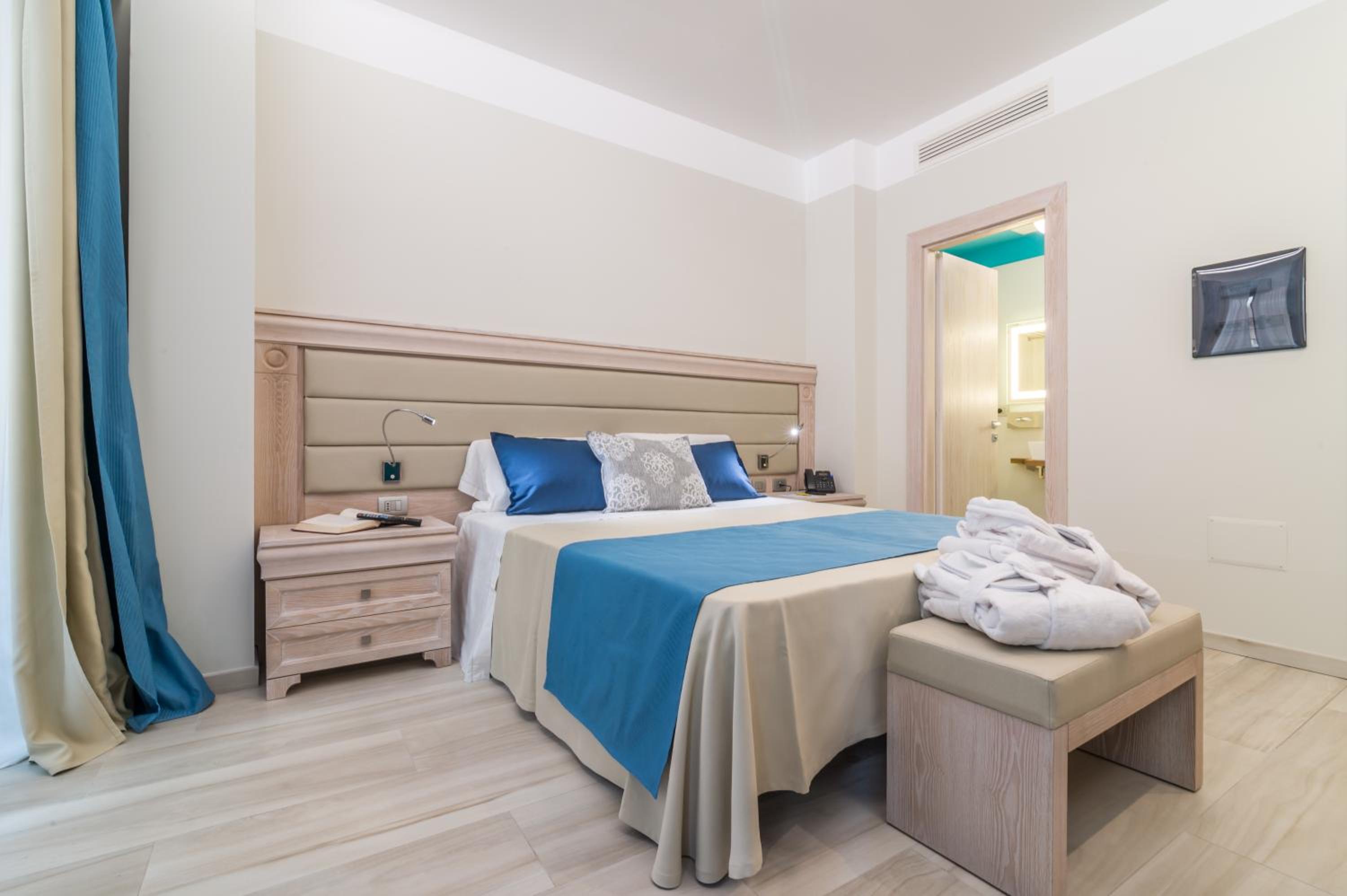 Superior Double or Twin Room photo 3