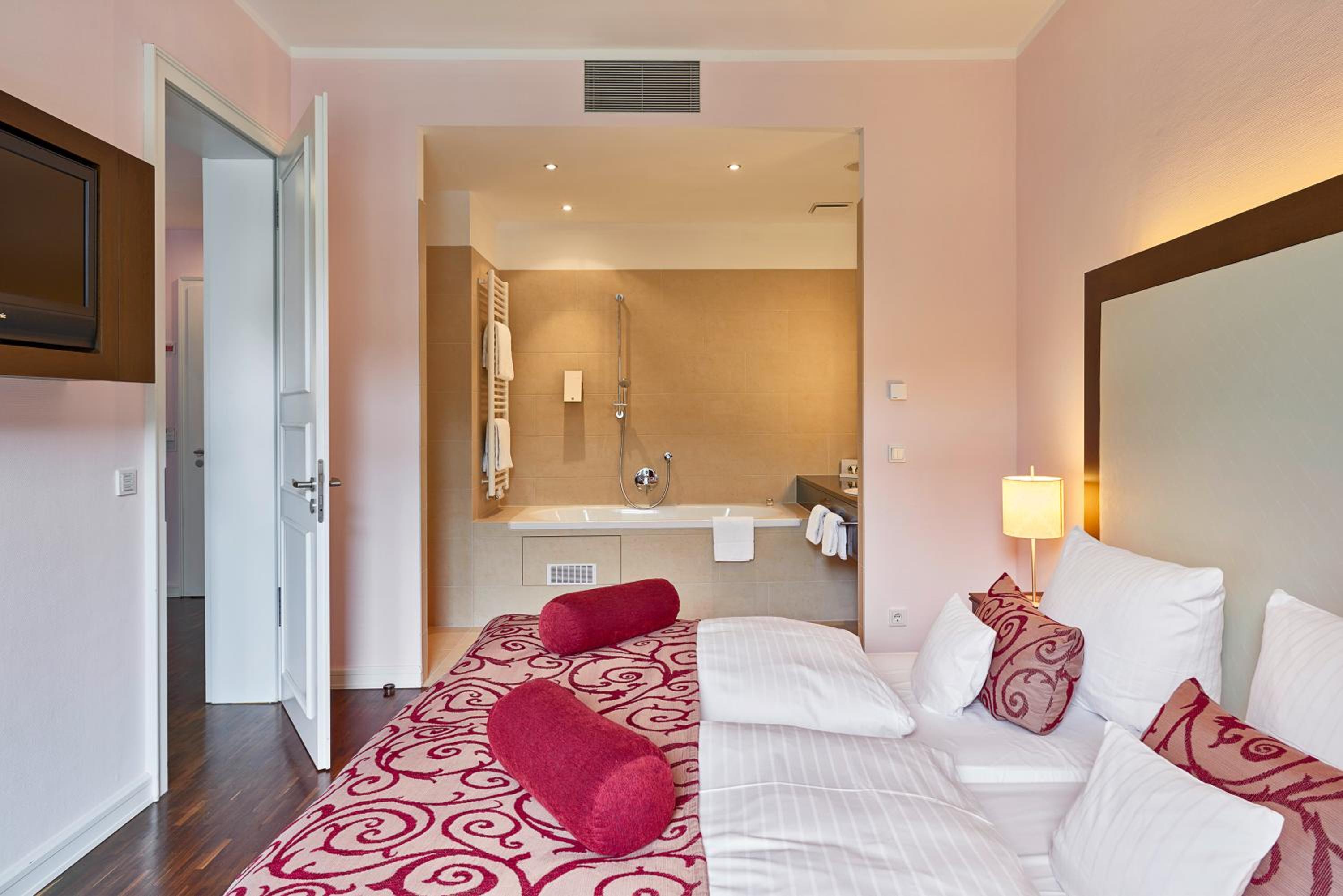 Deluxe Junior Suite - River Side photo 2