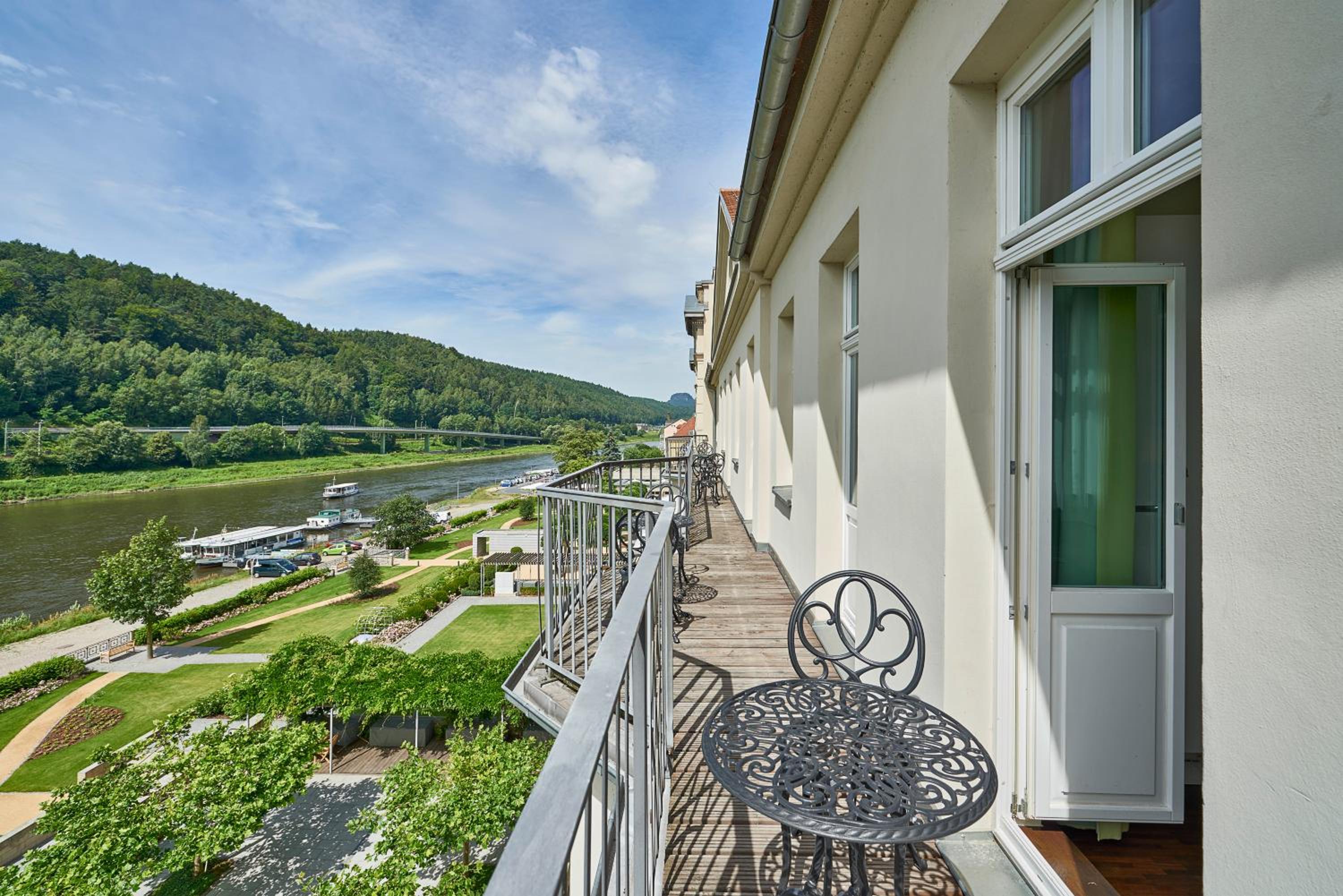 Deluxe Single Room - River Side photo 2