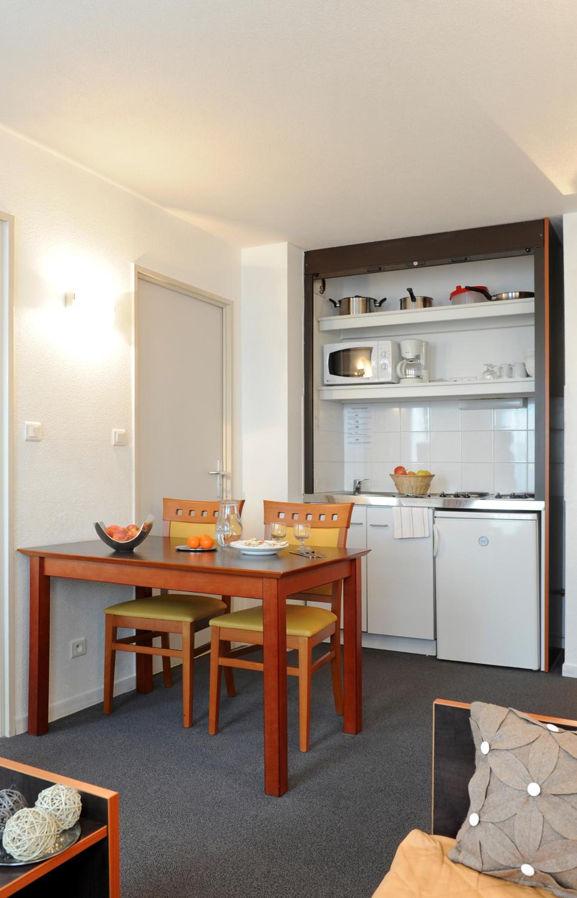 One-Bedroom Apartment - Photo 3