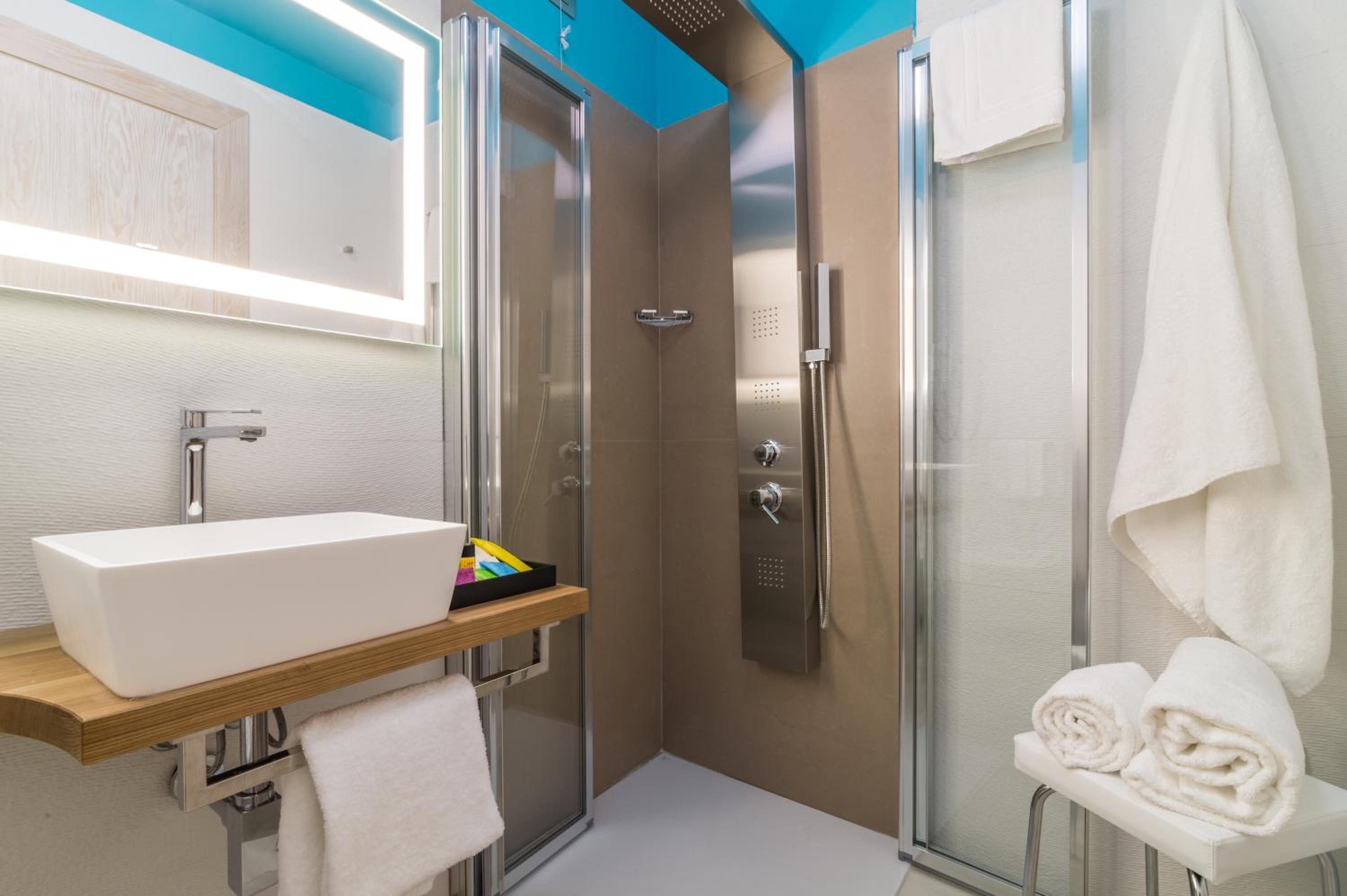 Superior Double or Twin Room photo 2
