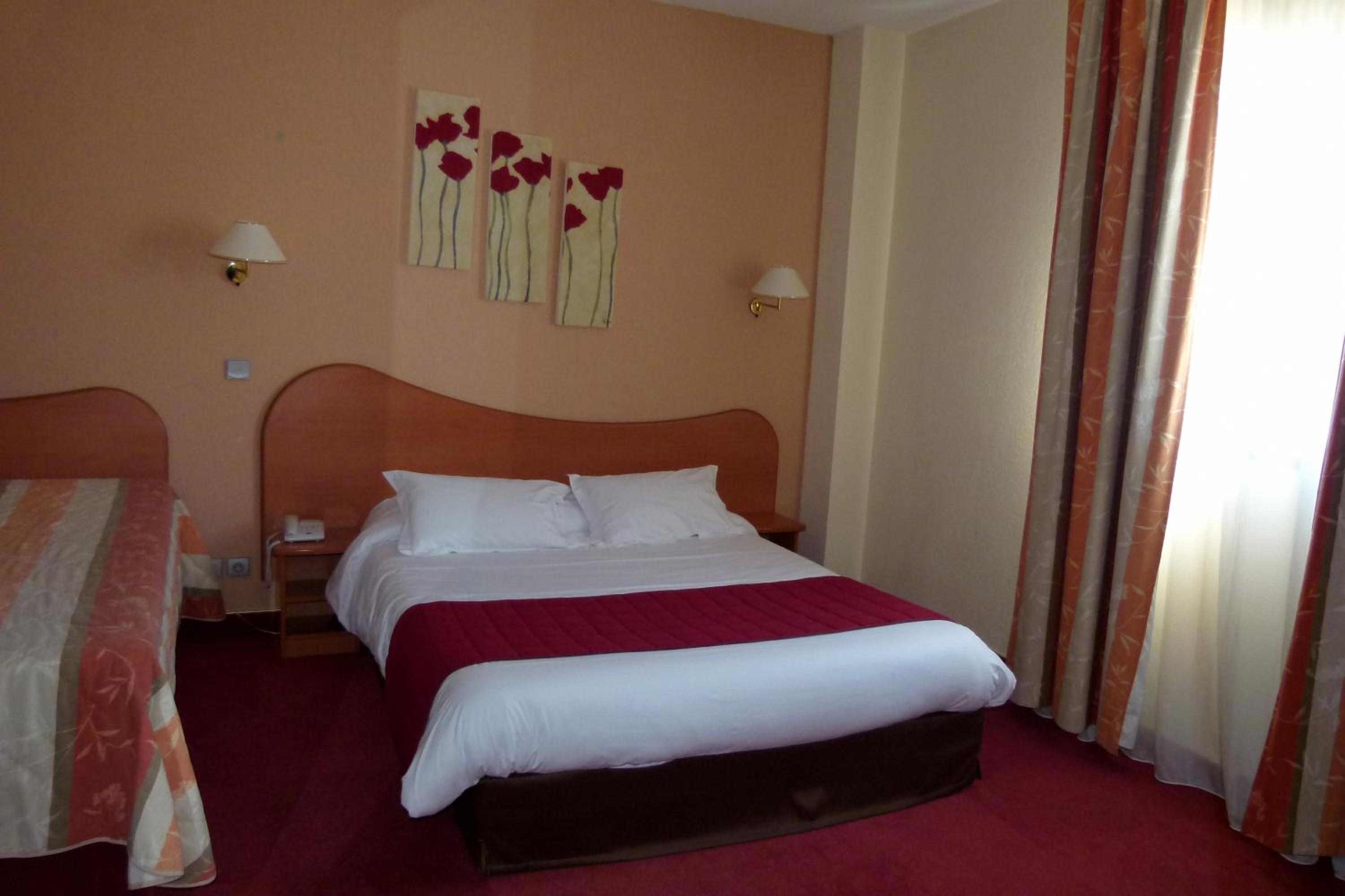 Comfort Double Room - Park & Fly Special Offer photo 2