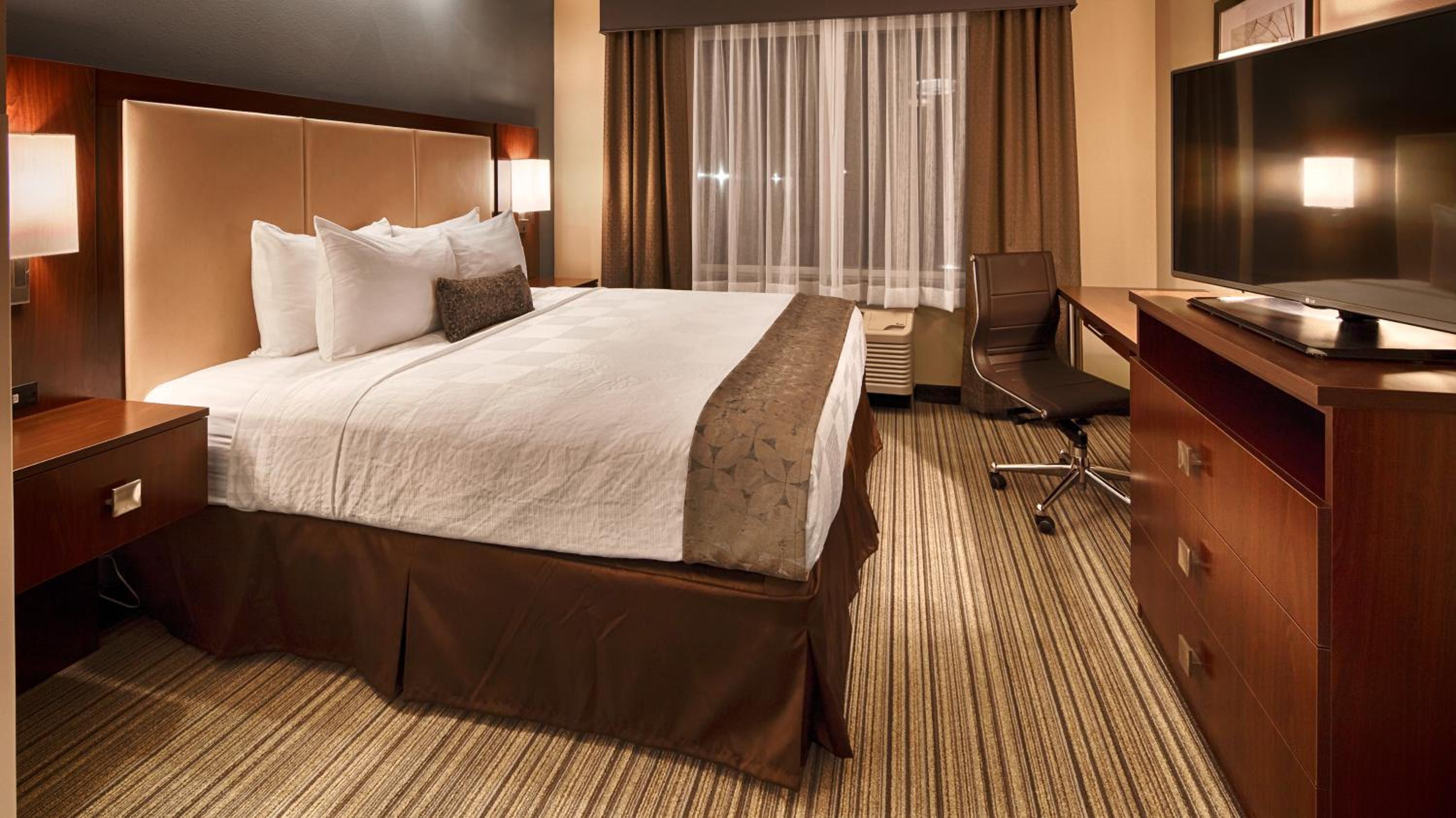 King Room with Walk-in Shower - Mobility Access/Non-Smoking photo 2
