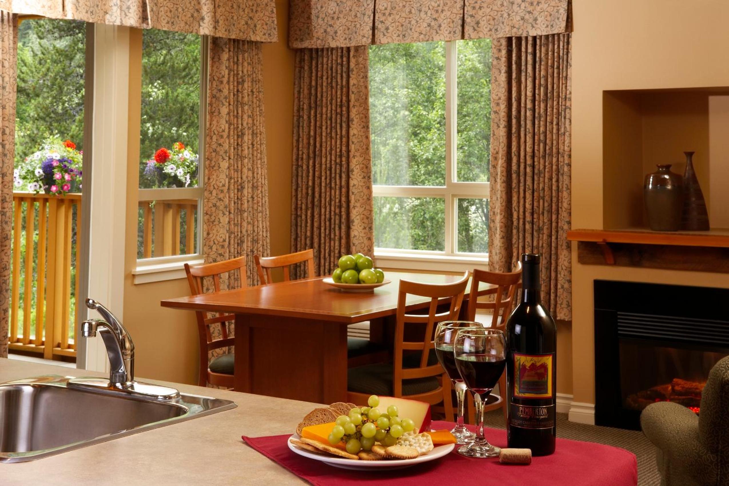 Two-Bedroom Suite with Kitchen photo 2