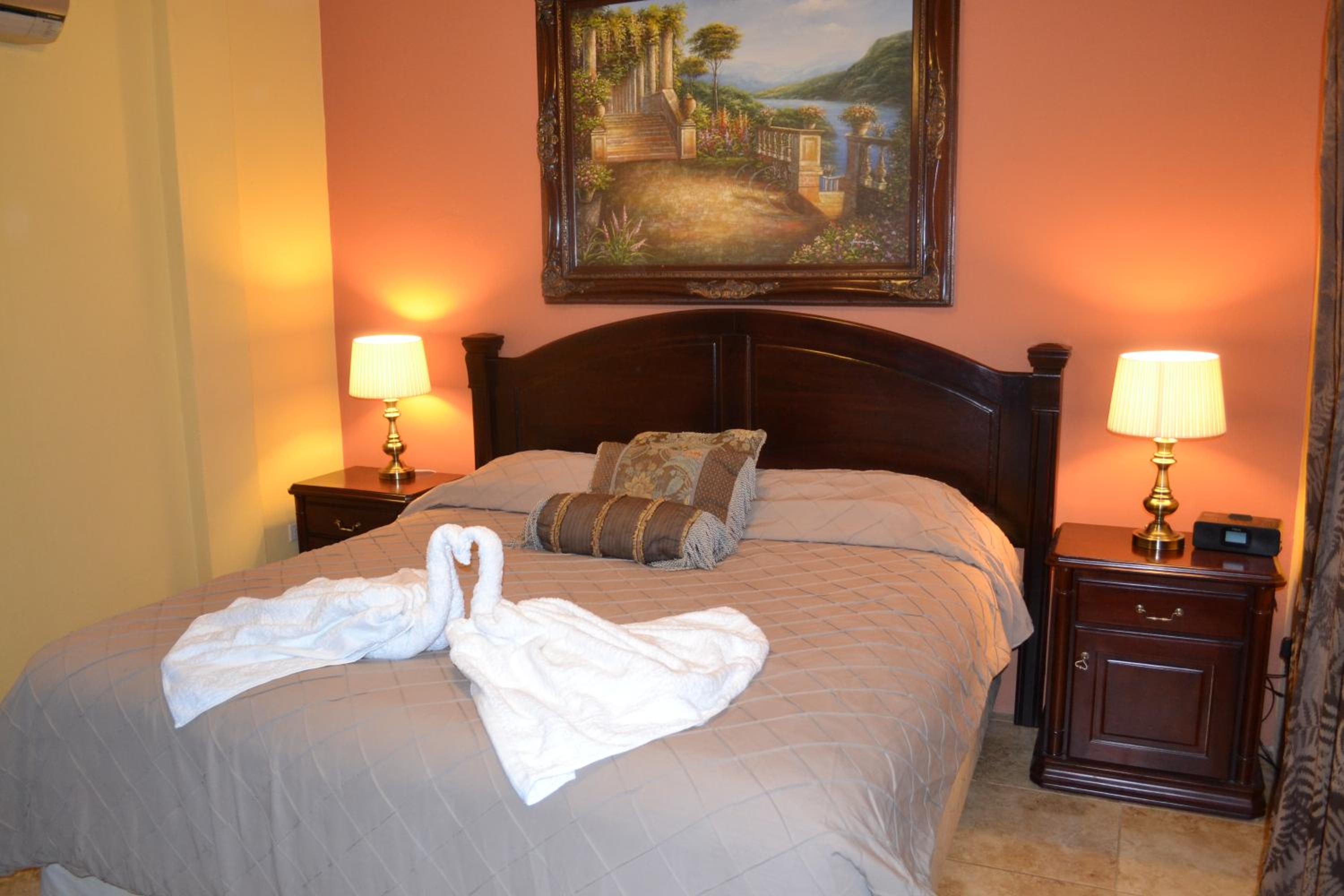 Deluxe King Room photo 3