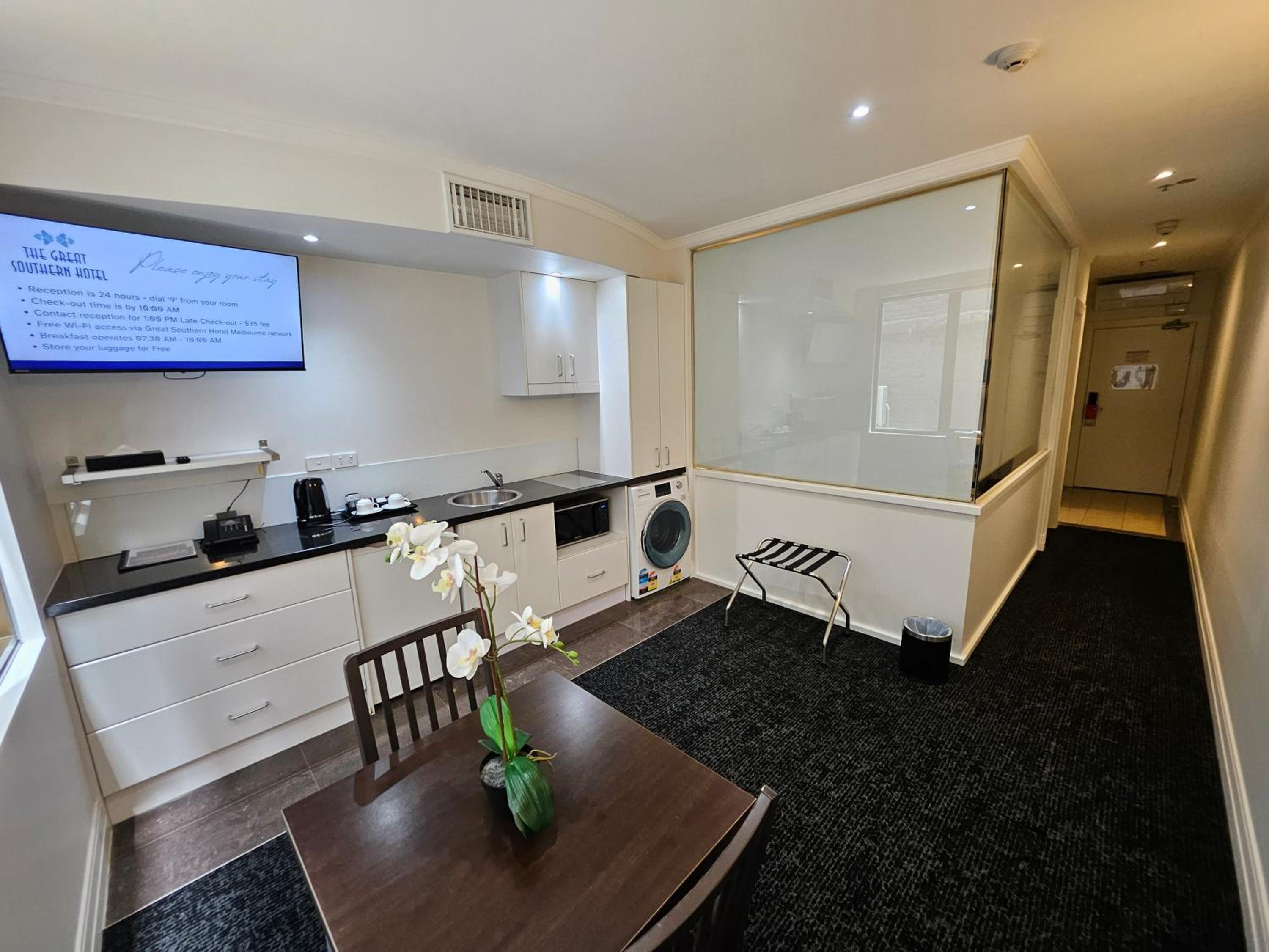 West Executive Room - Photo 19