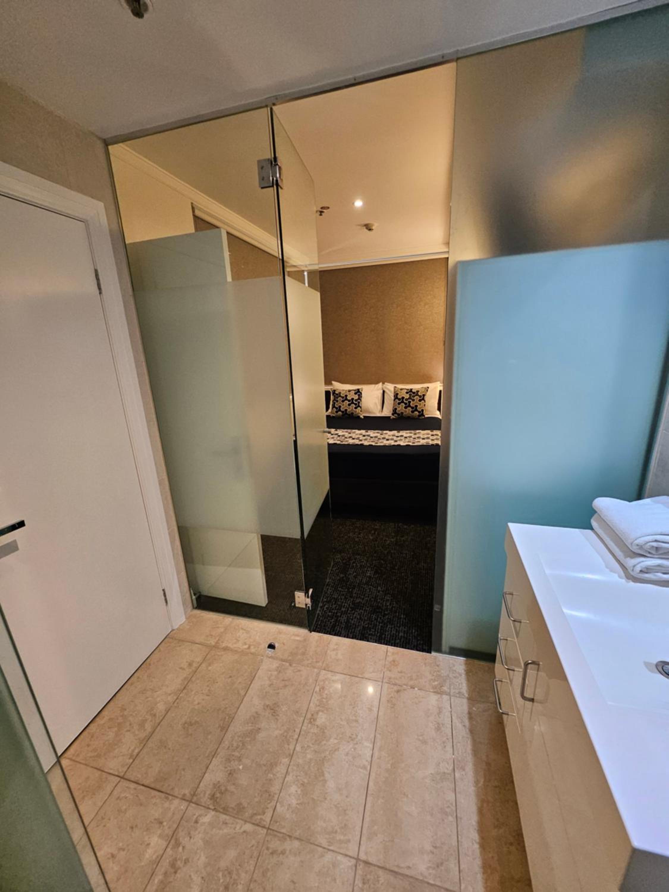 West Executive Room - Photo 15