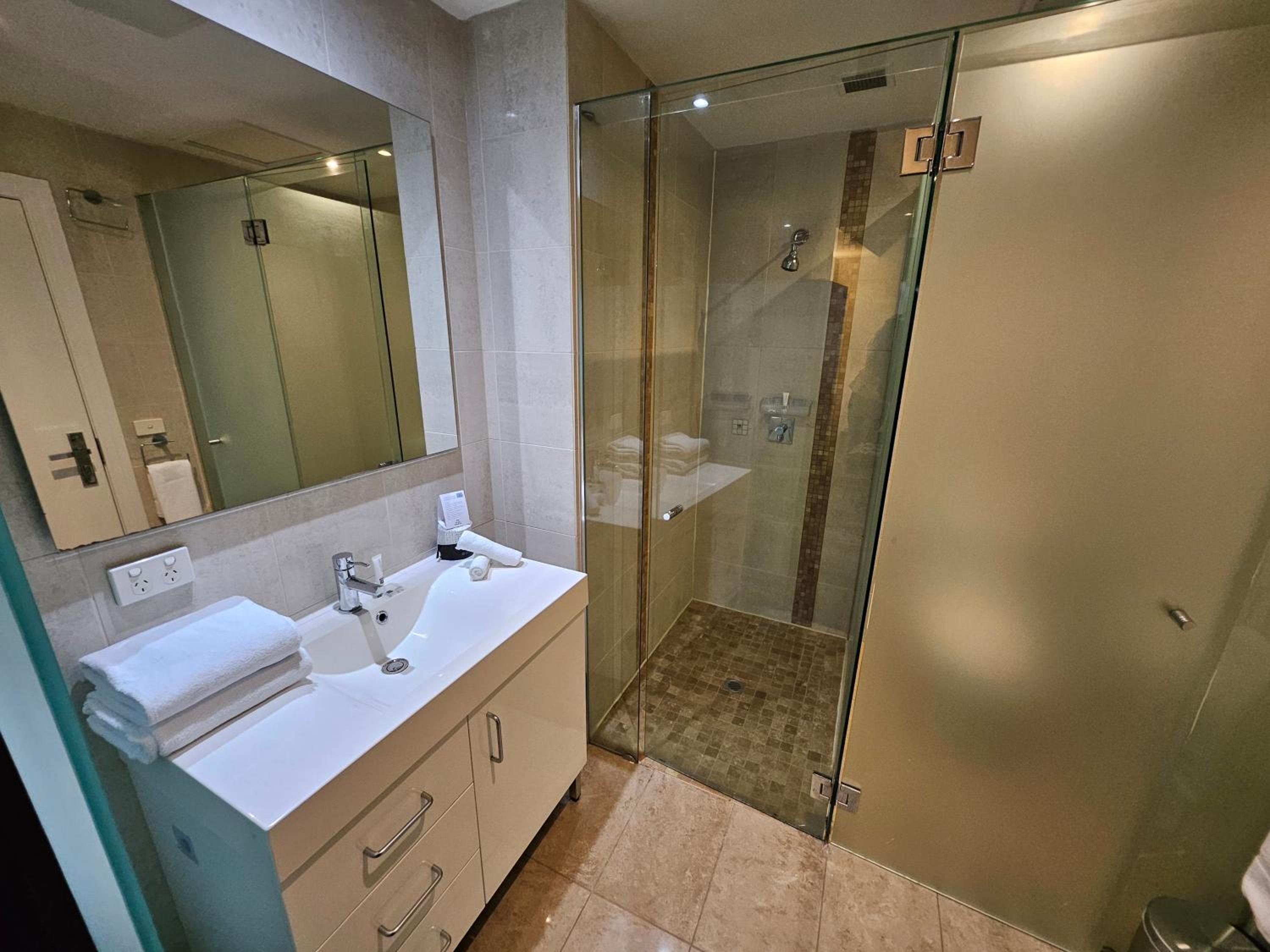 West Executive Room - Photo 13