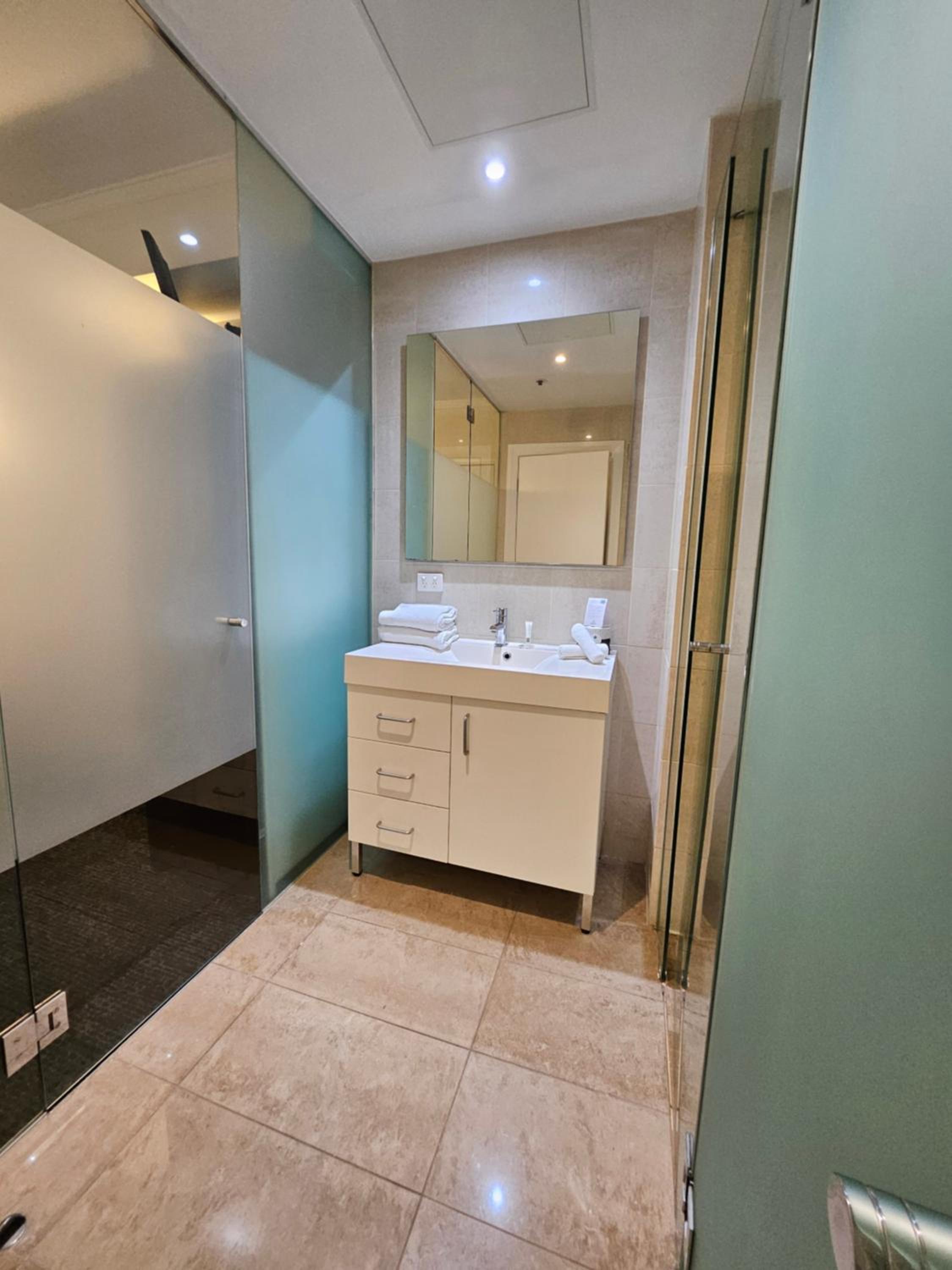 West Executive Room - Photo 9