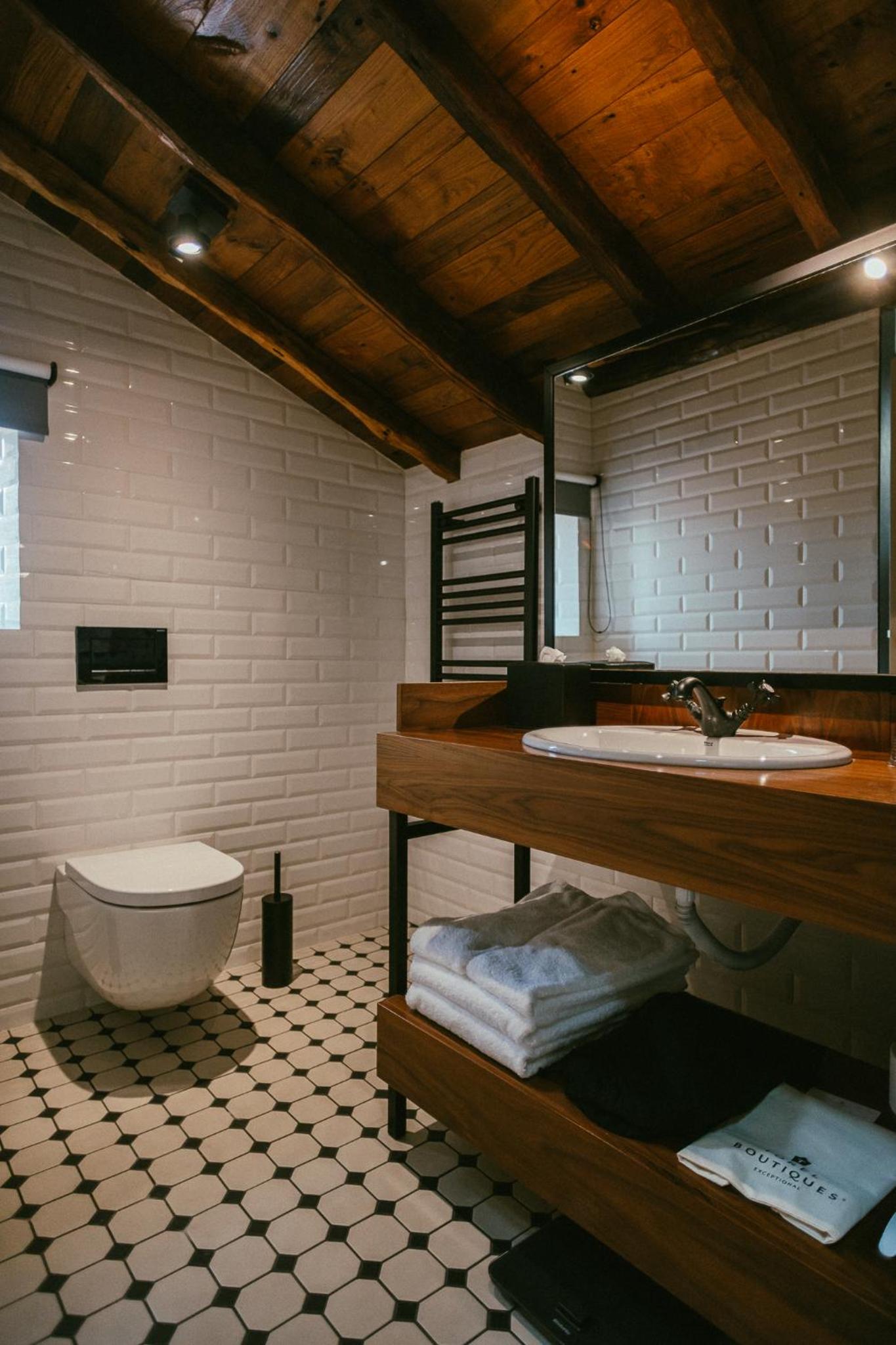 Suite Royal with Bathtub