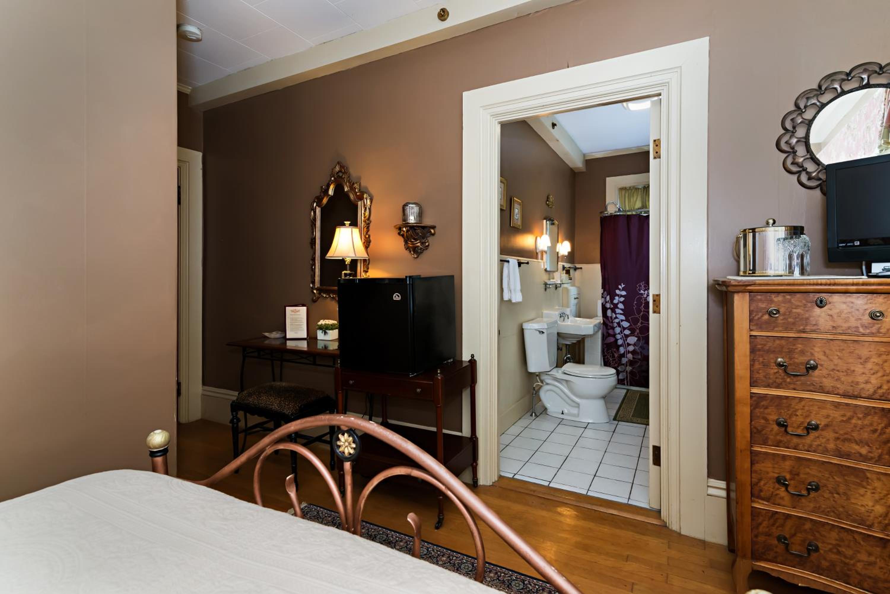 Henrietta Room photo 2