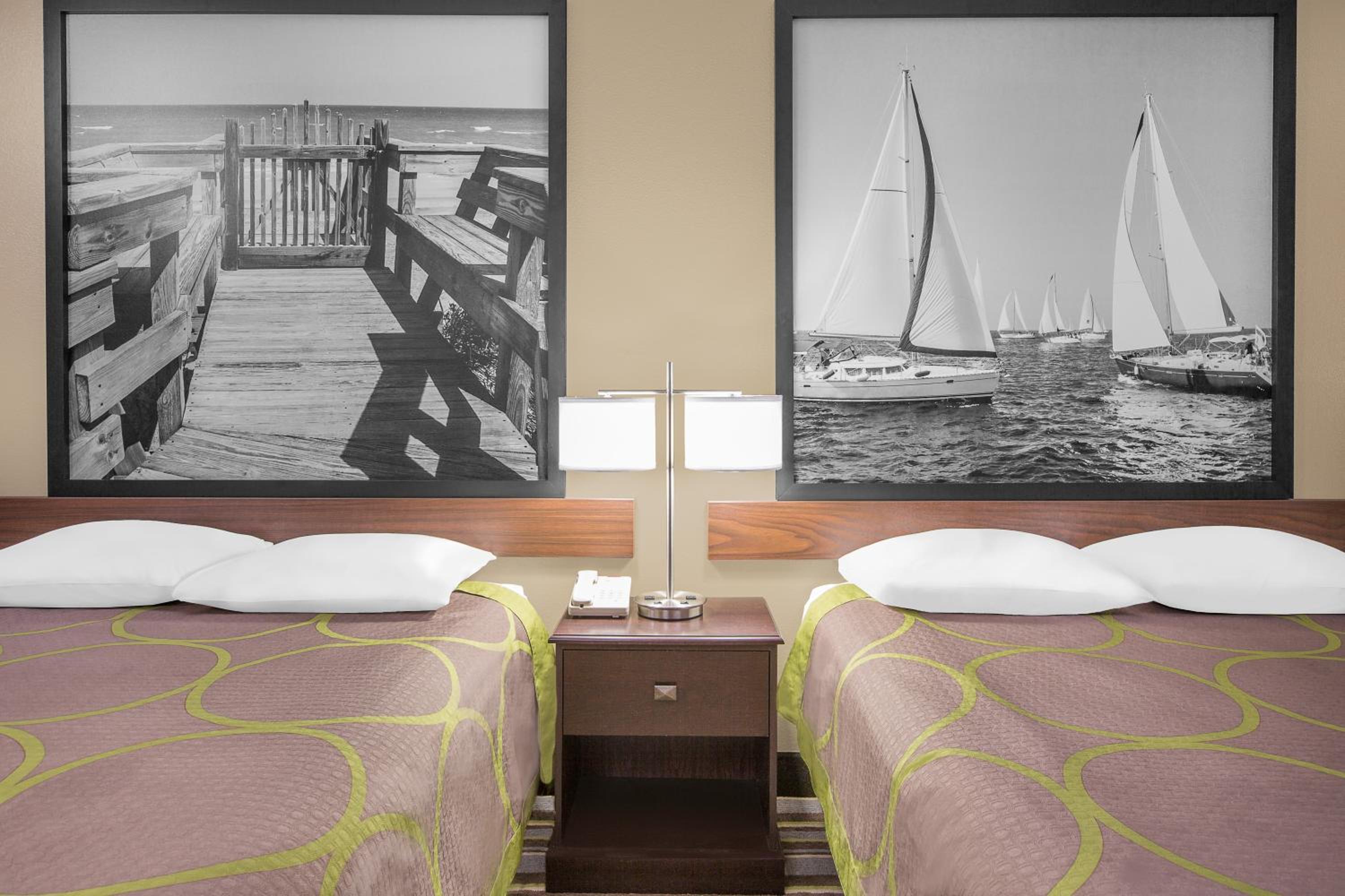 Queen Room with Two Queen Beds - Non-Smoking - Photo 1