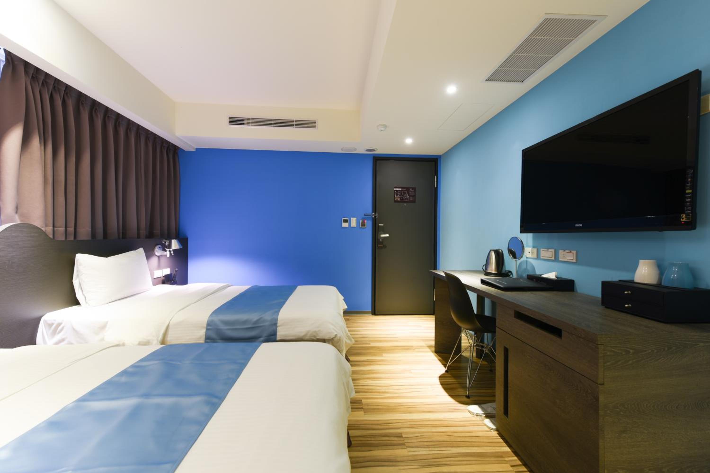 Business Twin Room - Photo 3