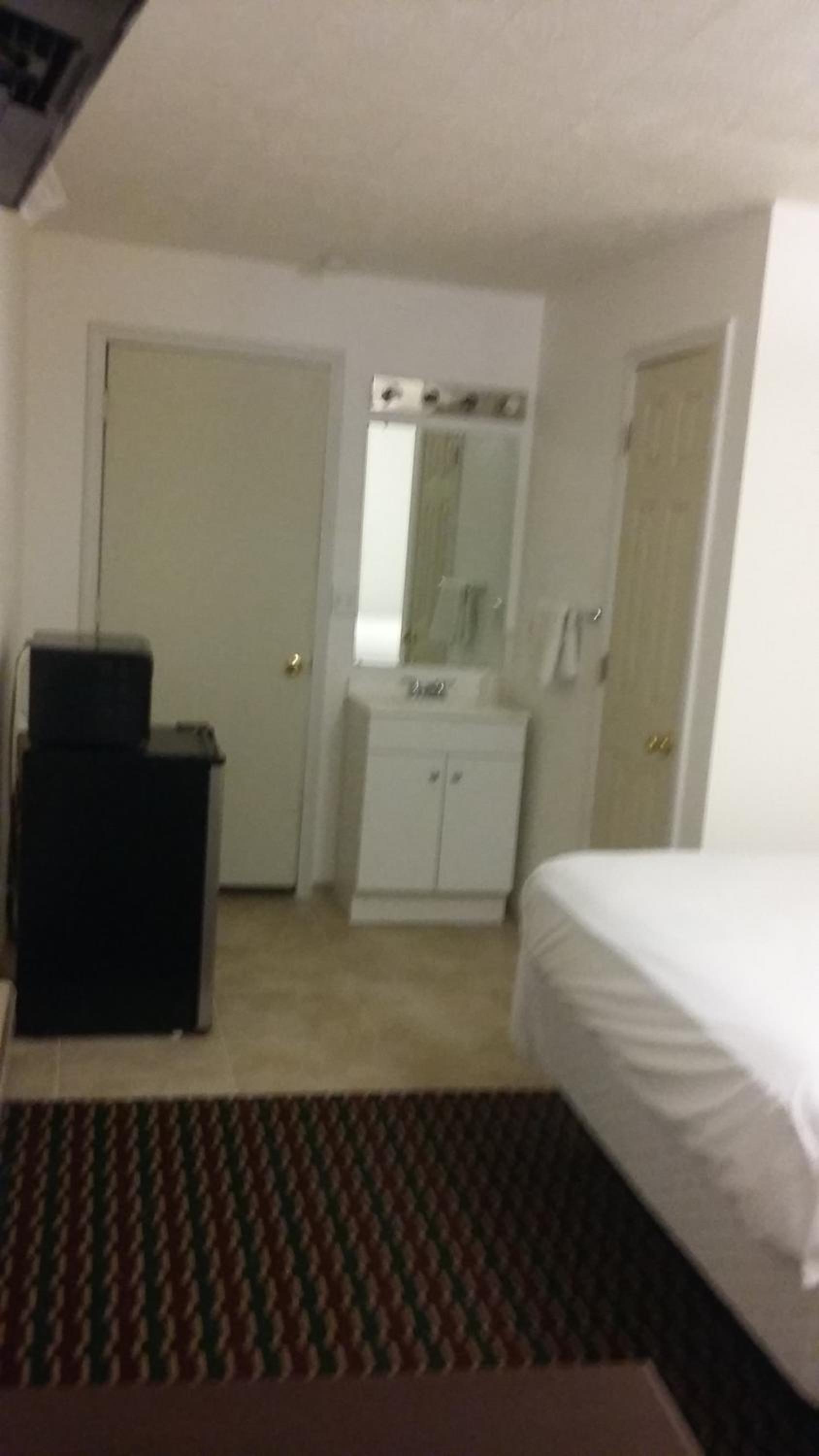 Queen Room photo 1