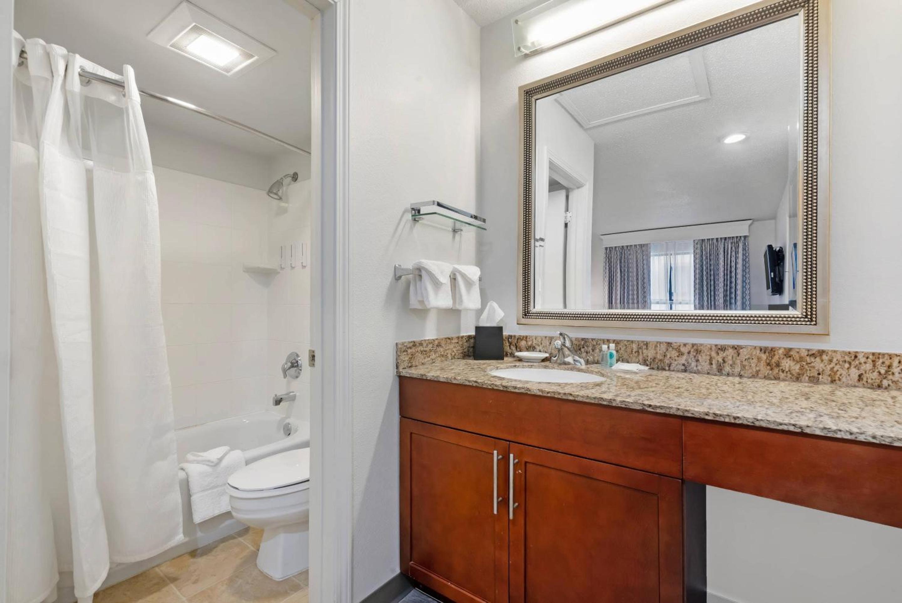 Family Suite - Non-Smoking photo 1